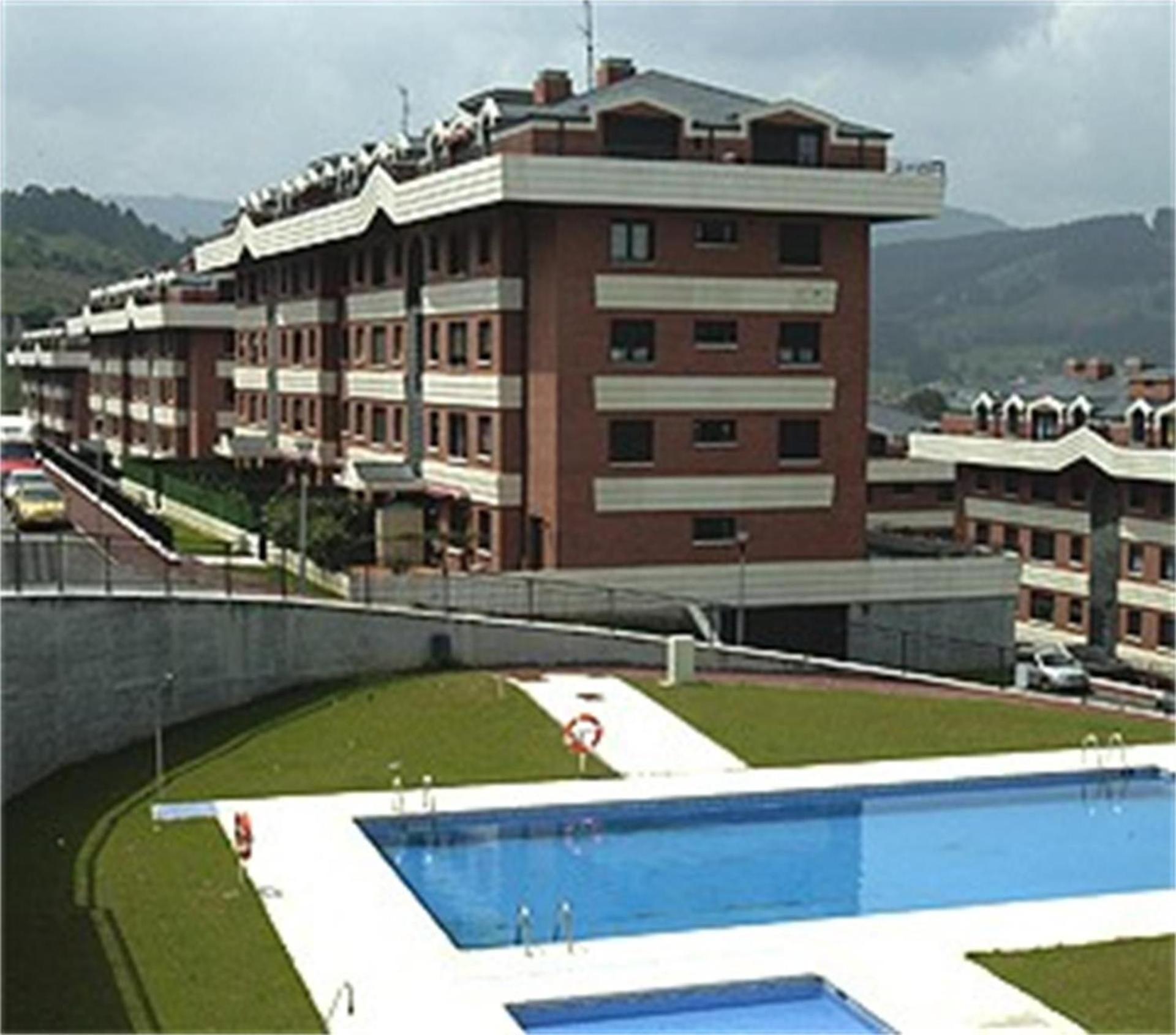 Velamayor Garaje Y Piscinas *