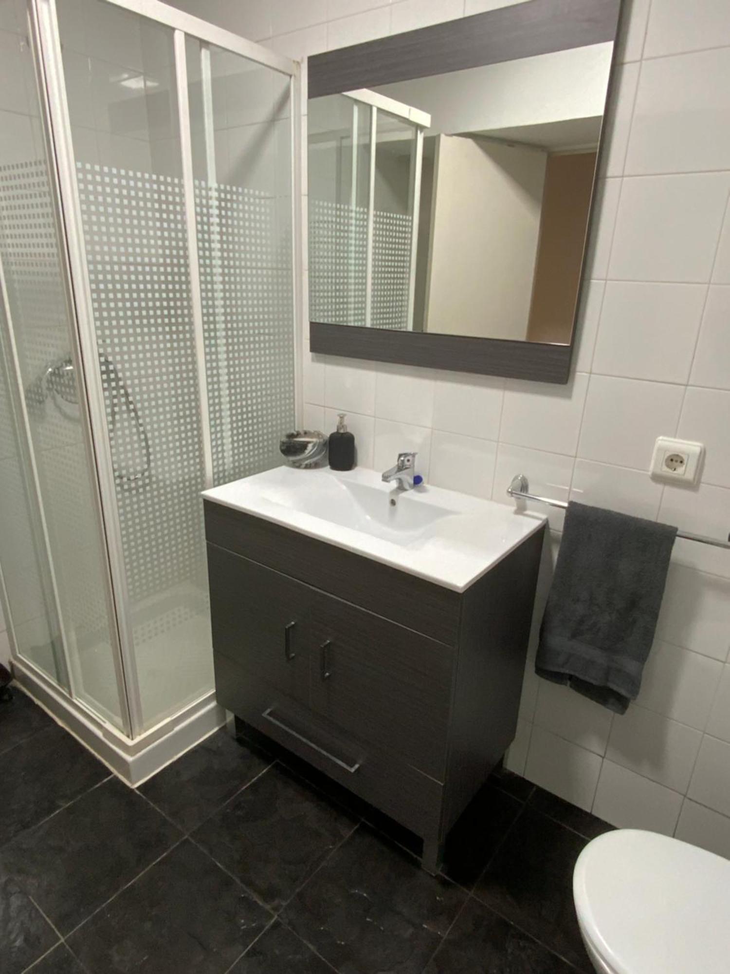 Piso Moderno Y Centrico Dos Salones * Santiago de Compostela