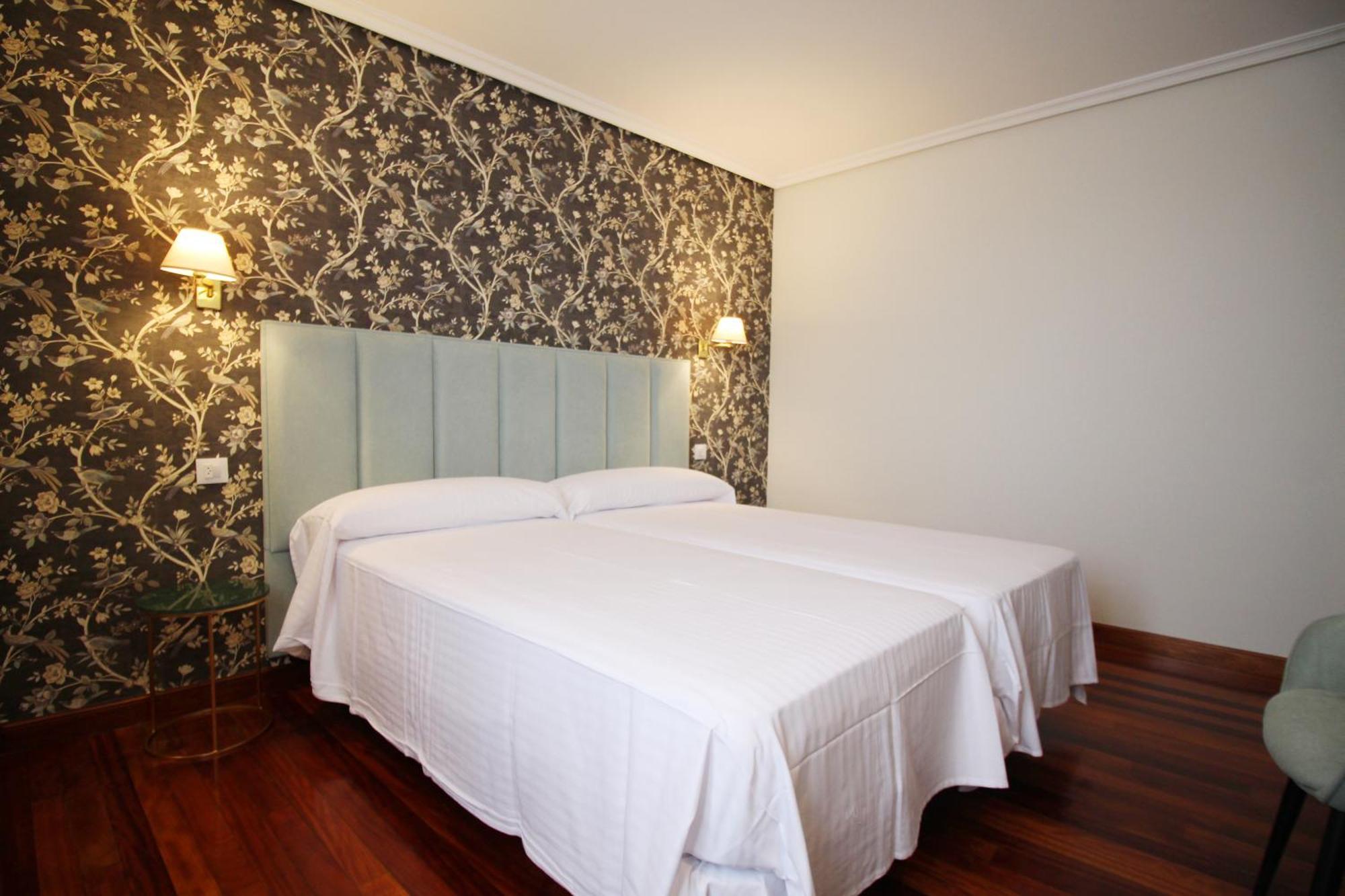 De Adarzo Auto Check Guest house Santander