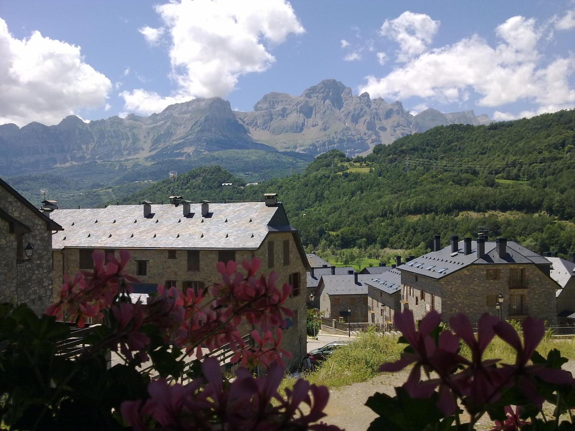 Vistas Espectaculares, Wifi Y Parking Apartment El Pueyo de Jaca