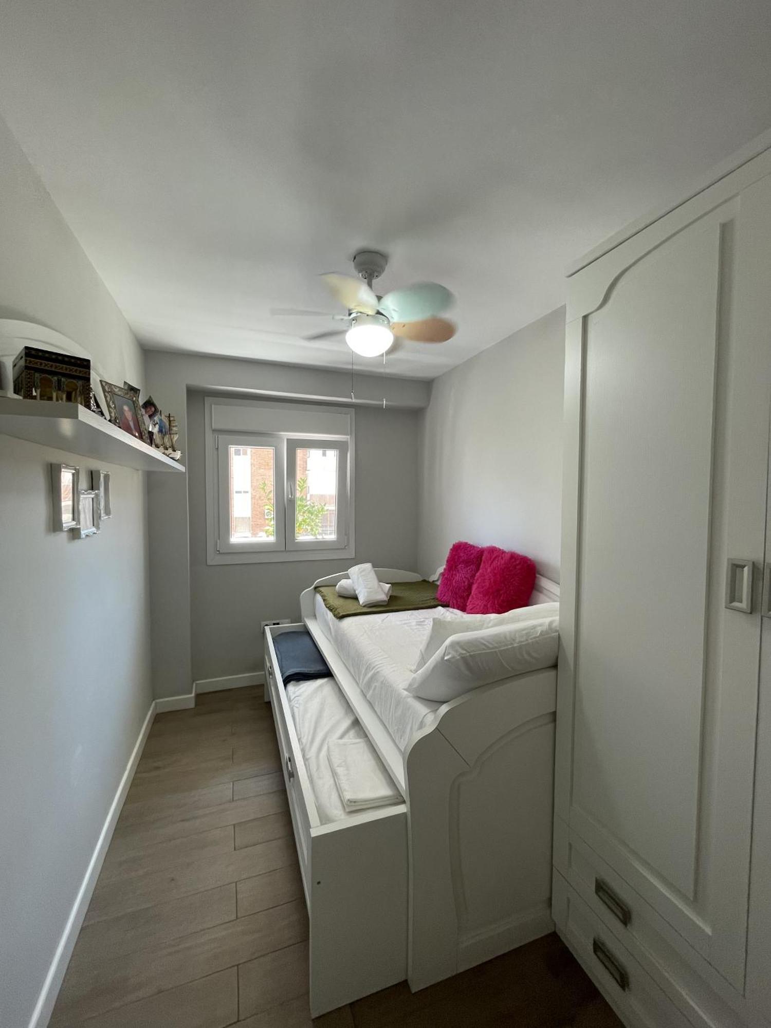 Cozy In Stylish Flat Just Steps From The Habitación en casa particular Cádiz