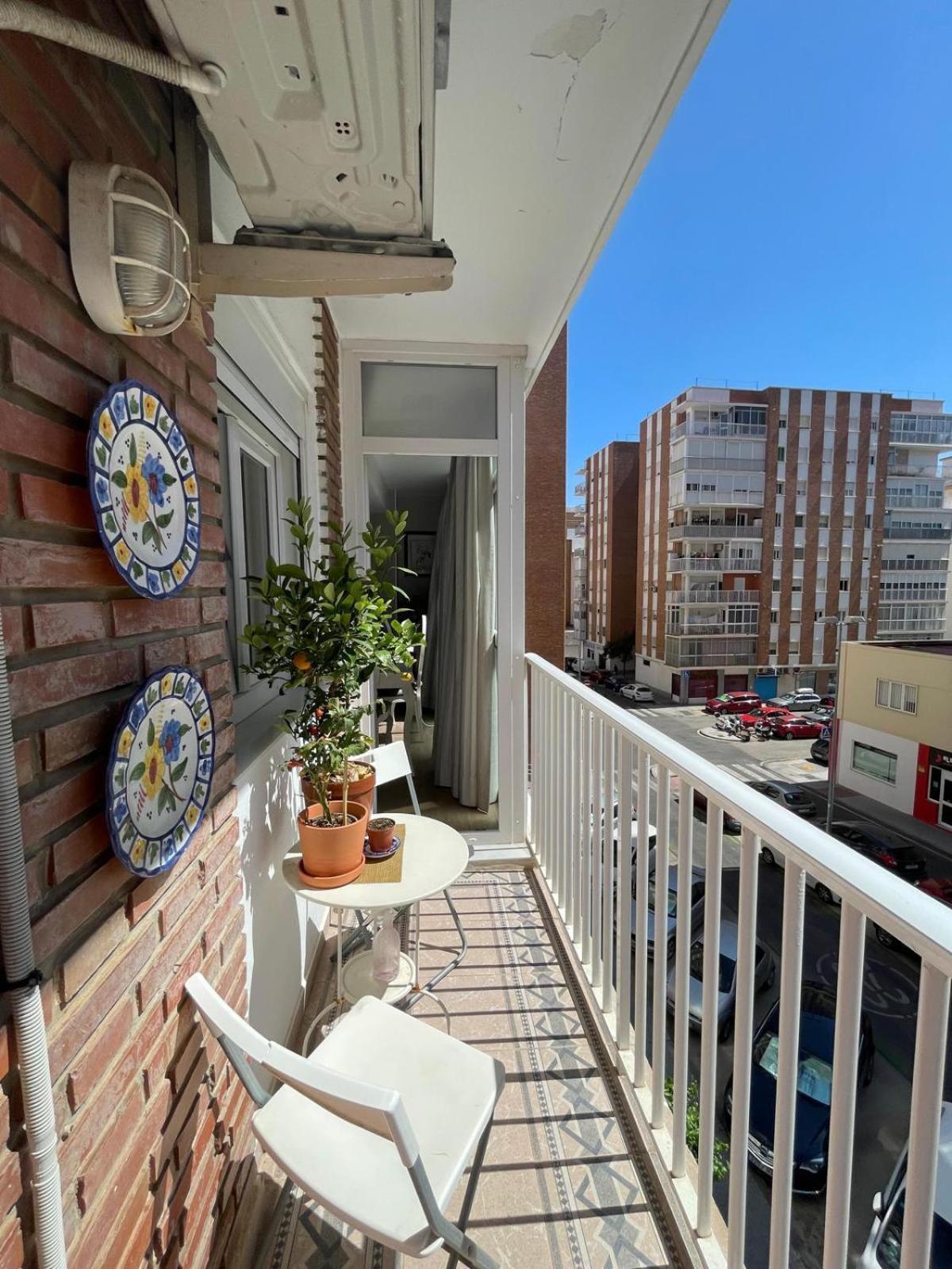 Cozy In Stylish Flat Just Steps From The Habitación en casa particular