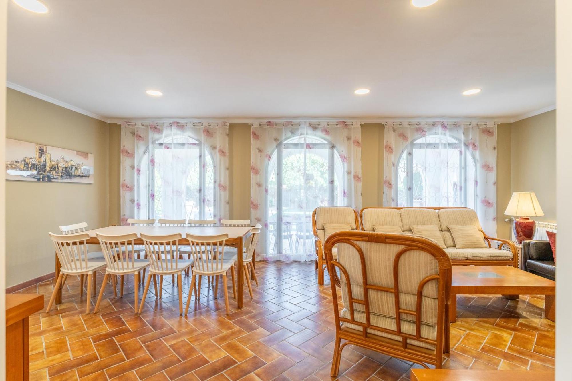 Blau Mar, 5 Bedroom With Private Pool Costa Dorada 100m From The Villa Miami Platja (Miami Playa)