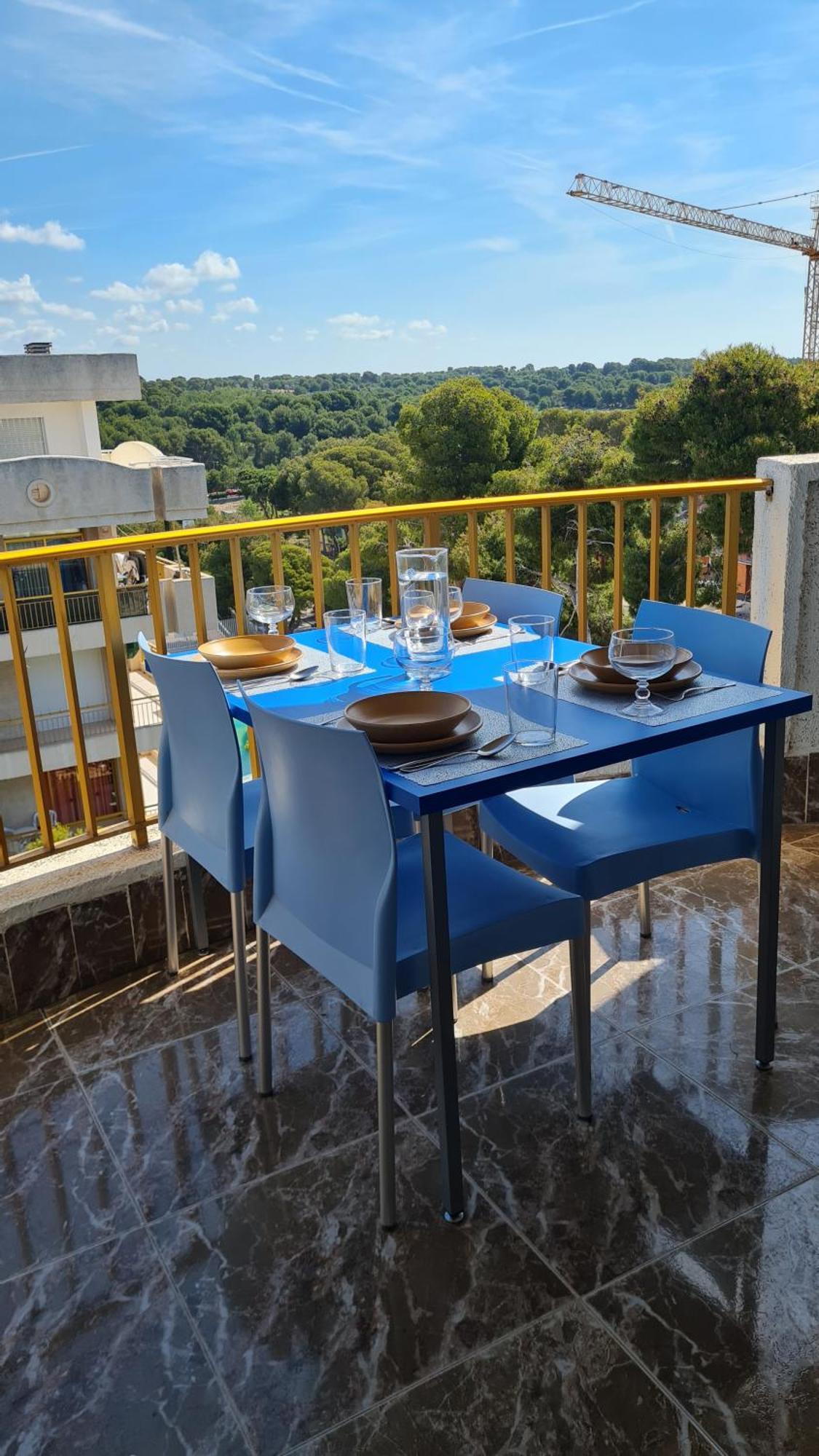 Apartment Con Piscina En *