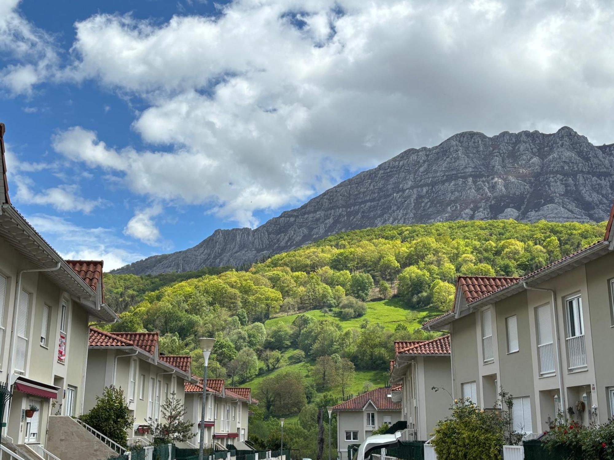 Casa Rugama Con Piscina De Temporada En El Corazon De Cantabria * Arredondo