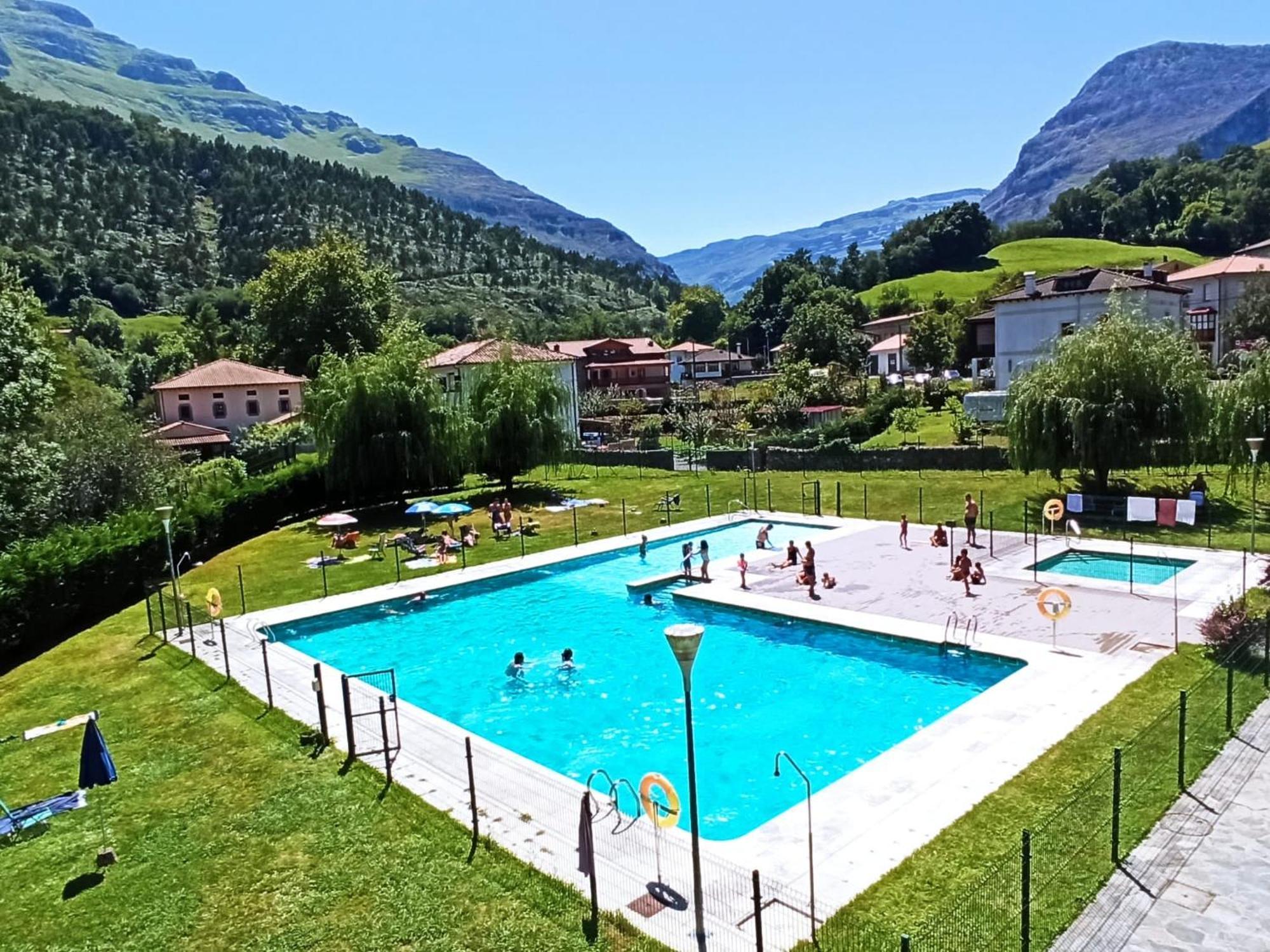 Casa Rugama Con Piscina De Temporada En El Corazon De Cantabria Holiday home Arredondo