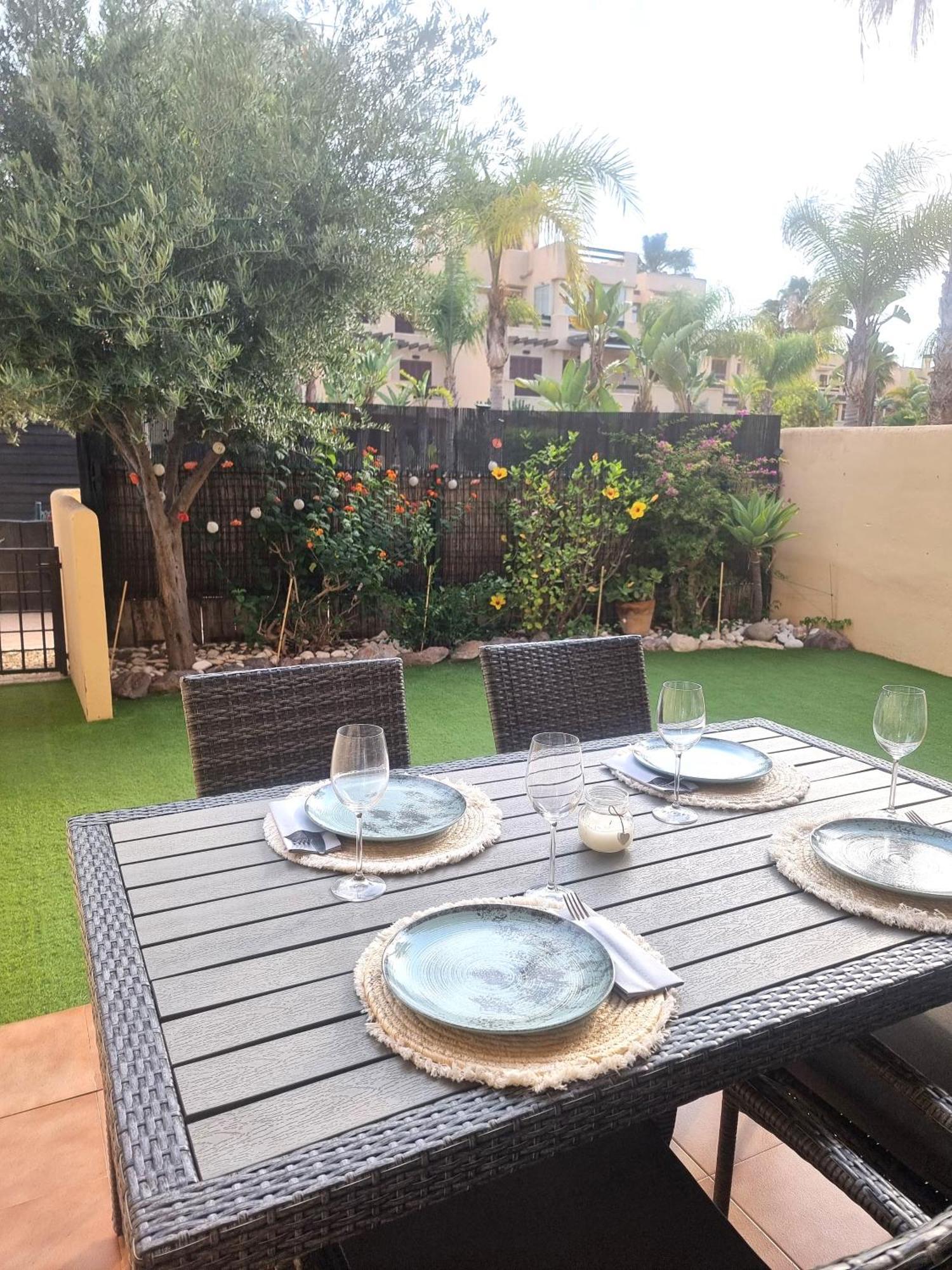 Apartamento Bajo Con Terraza Espectacular Al Lado De La Playa Y Con Acceso Directo A La Piscina! *