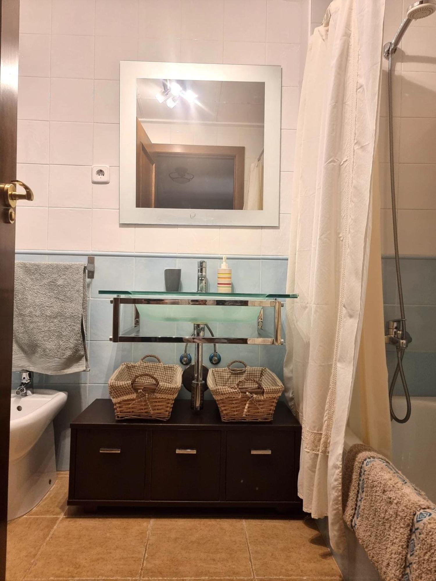 Bajo Con Terraza Espectacular Al Lado De La Playa Y Con Acceso Directo A La Piscina! Apartamento *