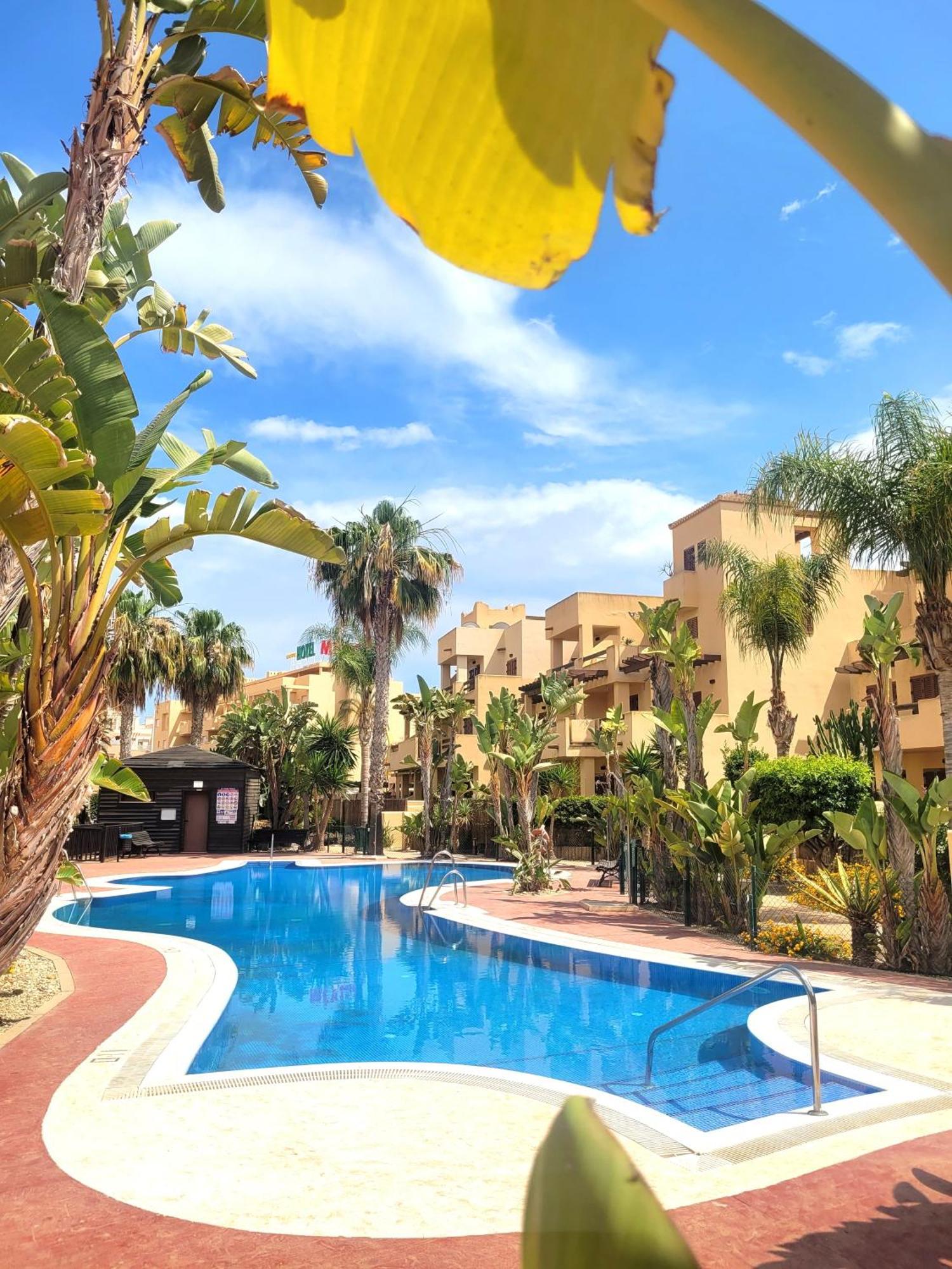 Bajo Con Terraza Espectacular Al Lado De La Playa Y Con Acceso Directo A La Piscina! Apartamento Los Amarguillos