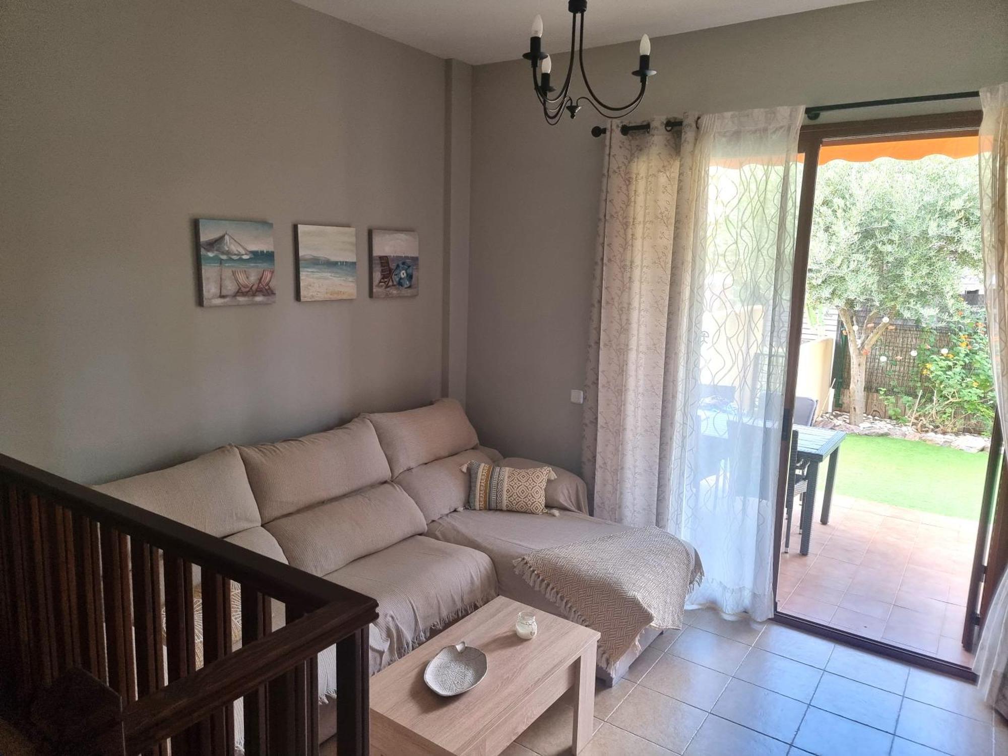 Bajo Con Terraza Espectacular Al Lado De La Playa Y Con Acceso Directo A La Piscina! *