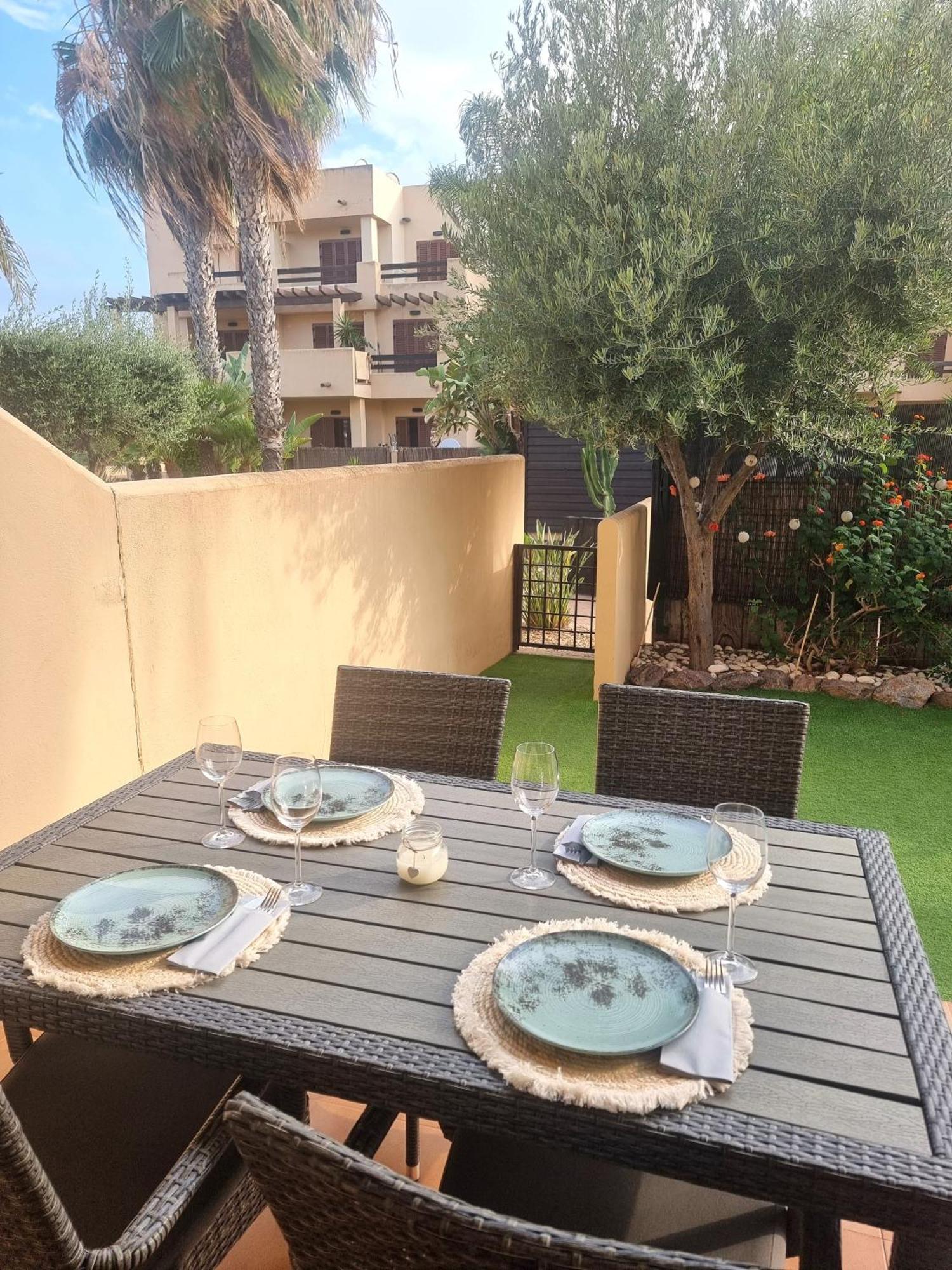 Bajo Con Terraza Espectacular Al Lado De La Playa Y Con Acceso Directo A La Piscina! Apartamento Los Amarguillos