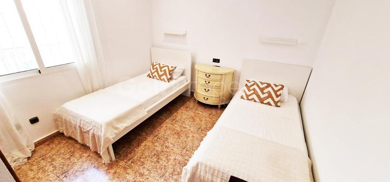 Beautiful And Peacefull 3 Bed With Private Pool, Ac, Wi-fi * Avileses