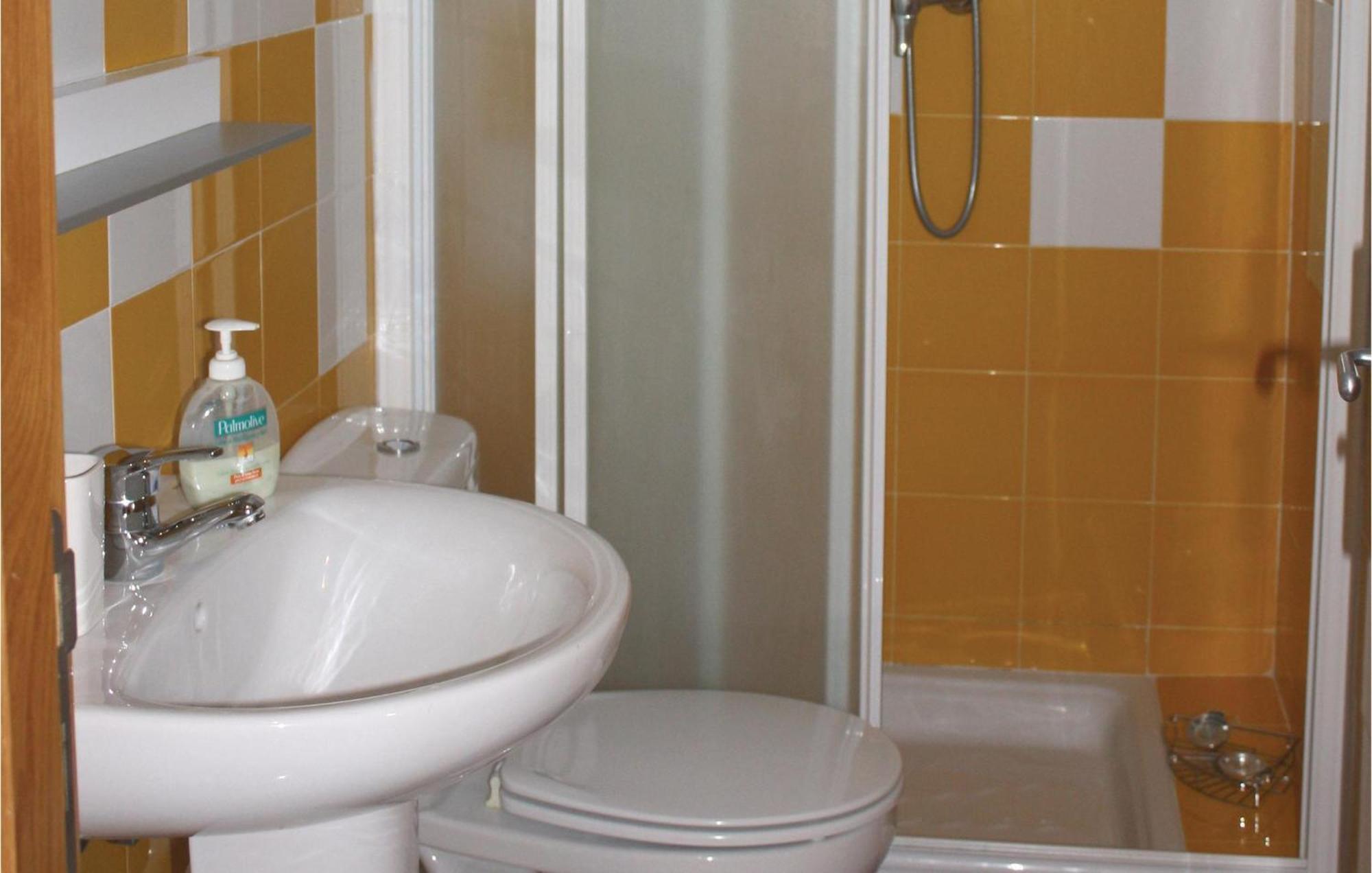 Apartment 2 Bedroom Beautiful In *
