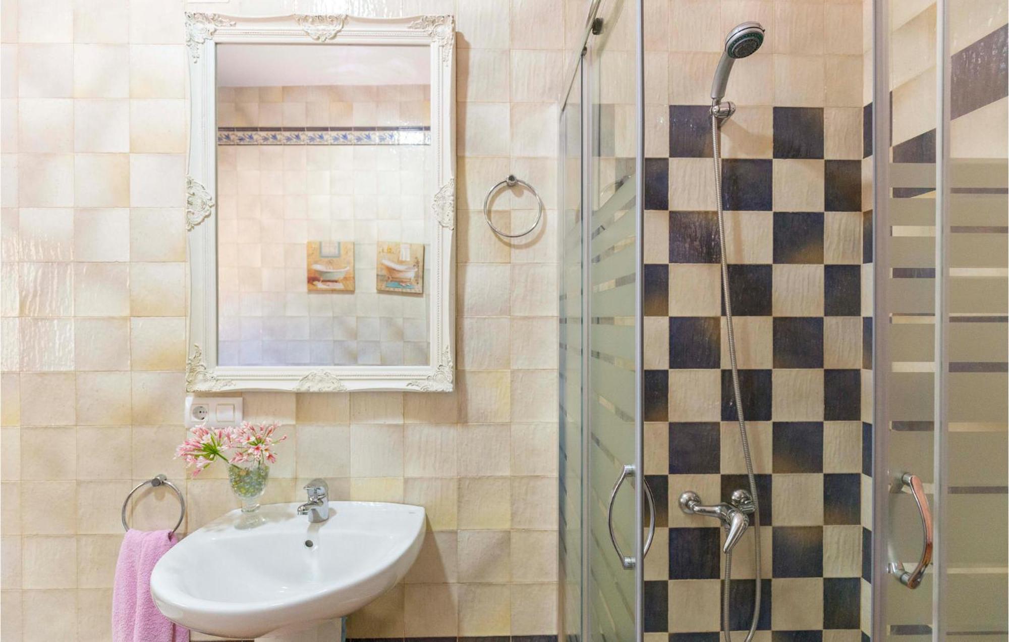 Сasa de vacaciones Stunning In With Kitchen *