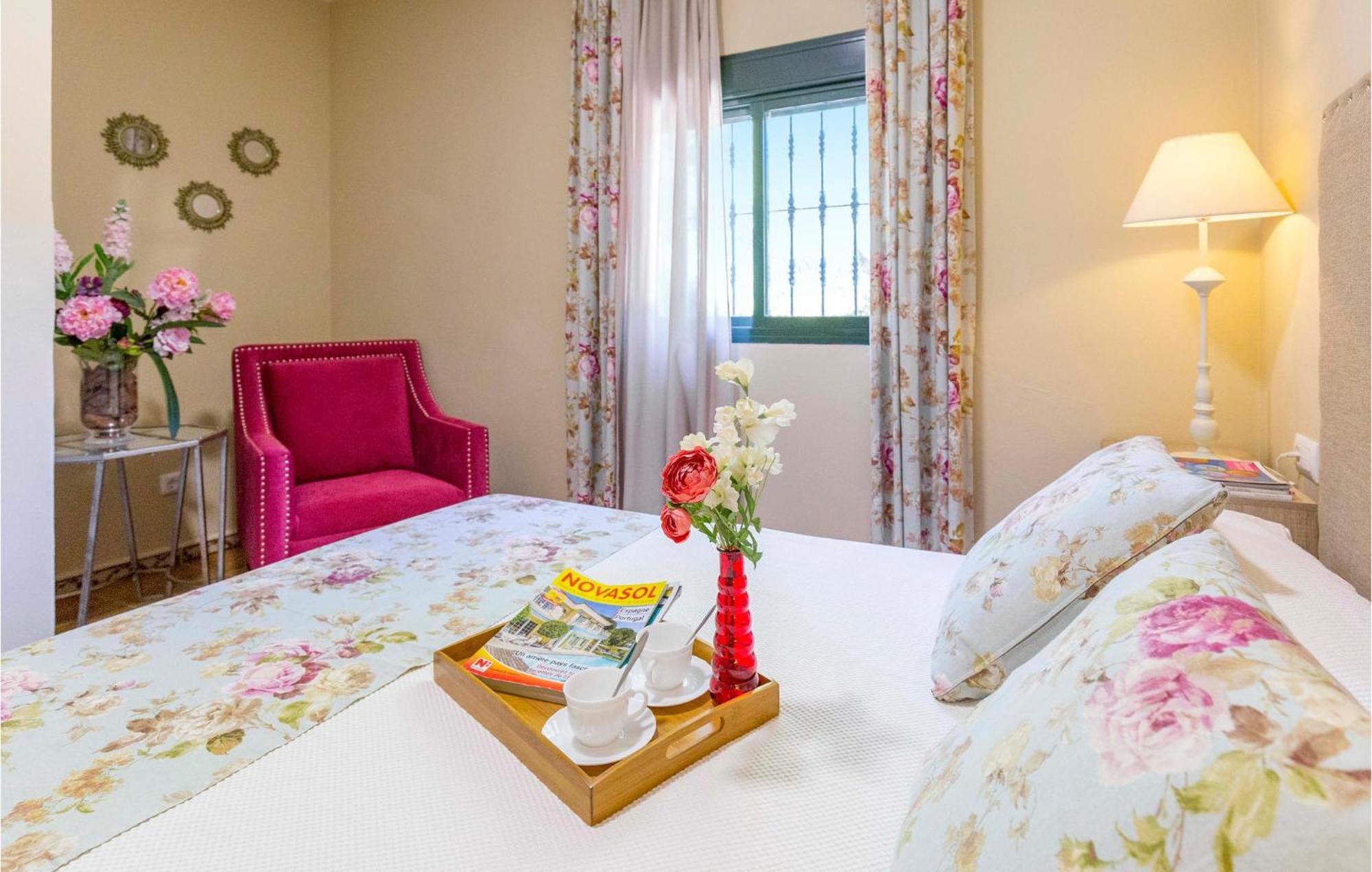 Сasa de vacaciones Stunning In With Kitchen *
