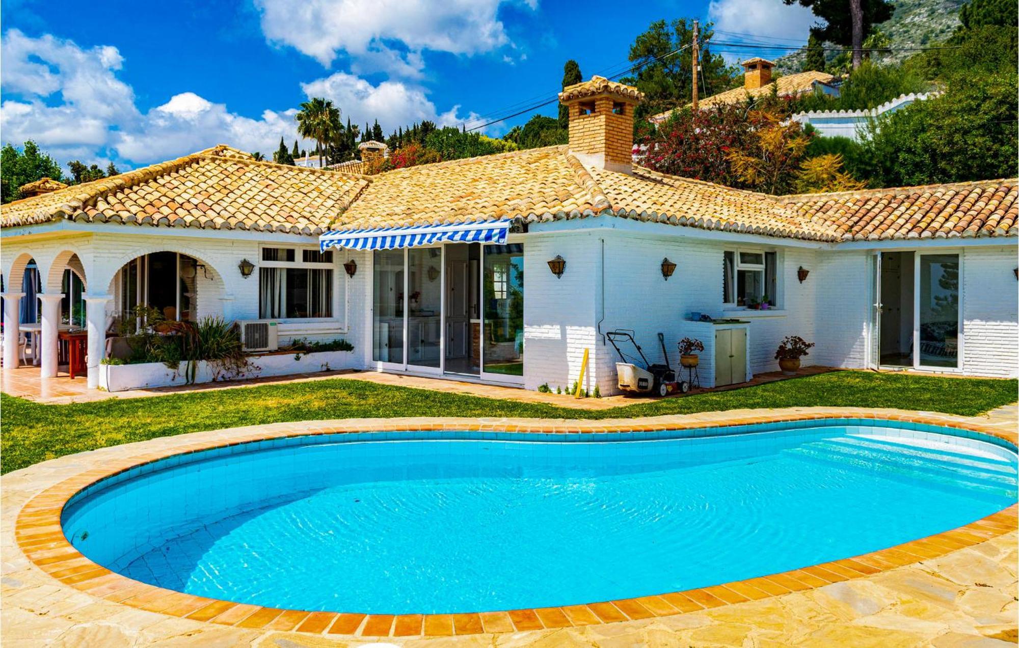 Beautiful In Urbanizacion La Capell Holiday home Torremuelle