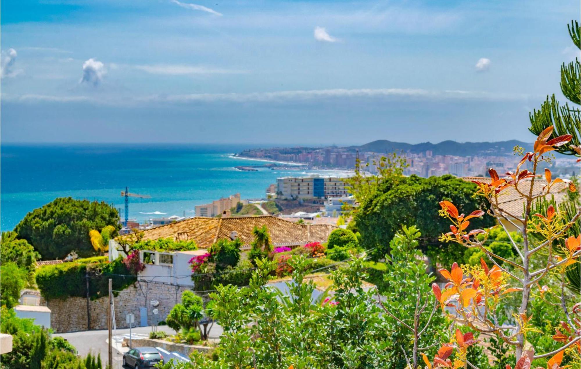Beautiful In Urbanizacion La Capell Holiday home Torremuelle