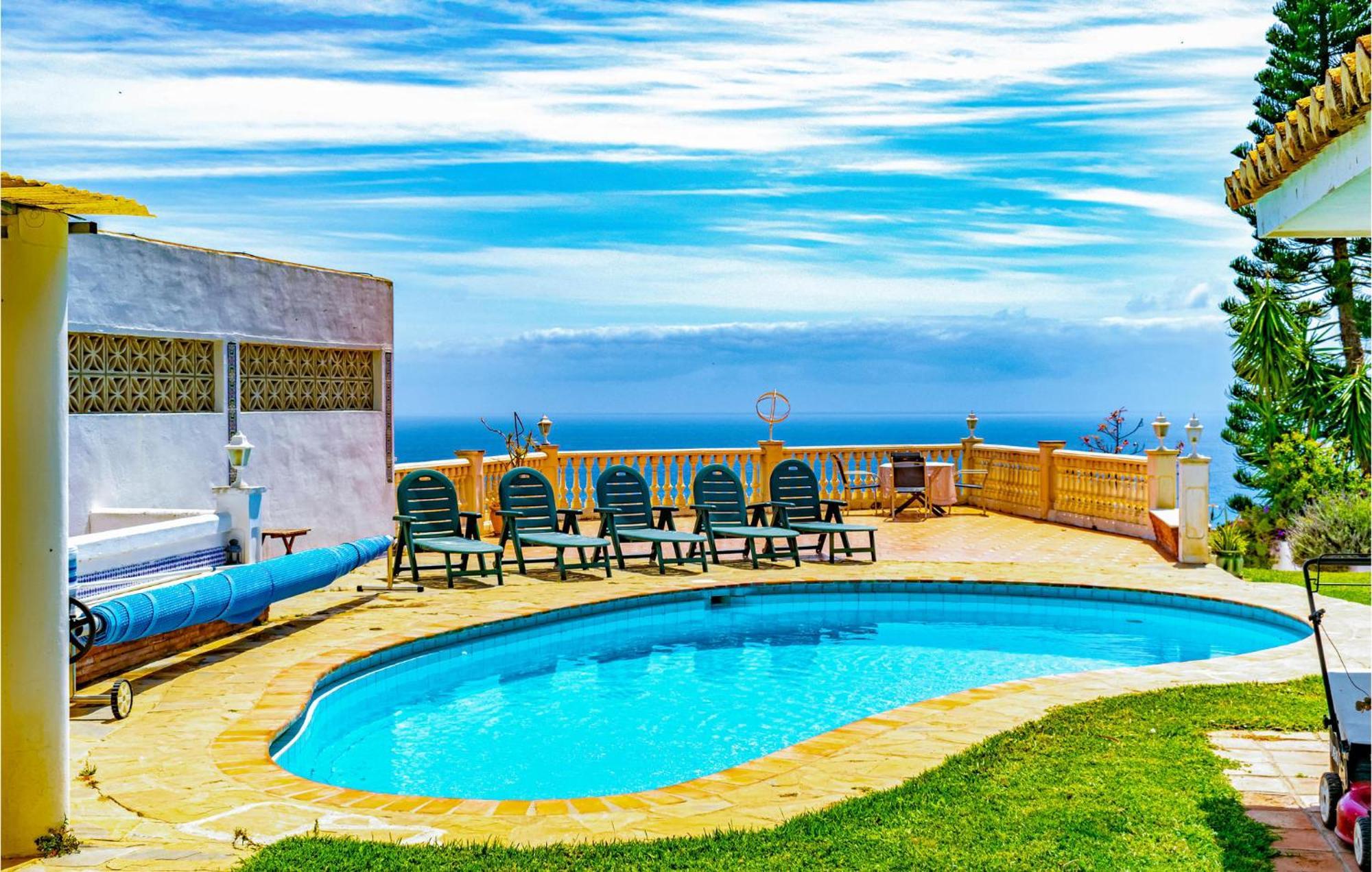 Holiday home Beautiful In Urbanizacion La Capell Torremuelle