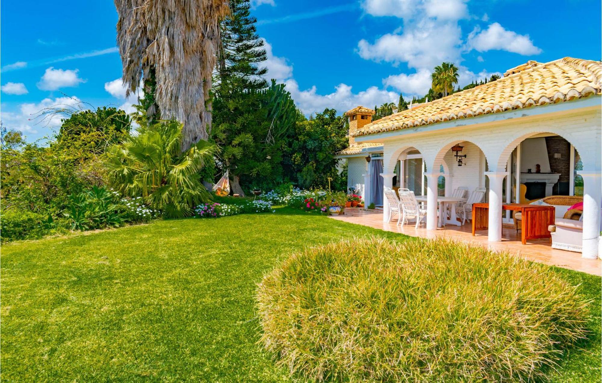 Beautiful In Urbanizacion La Capell Holiday home Torremuelle