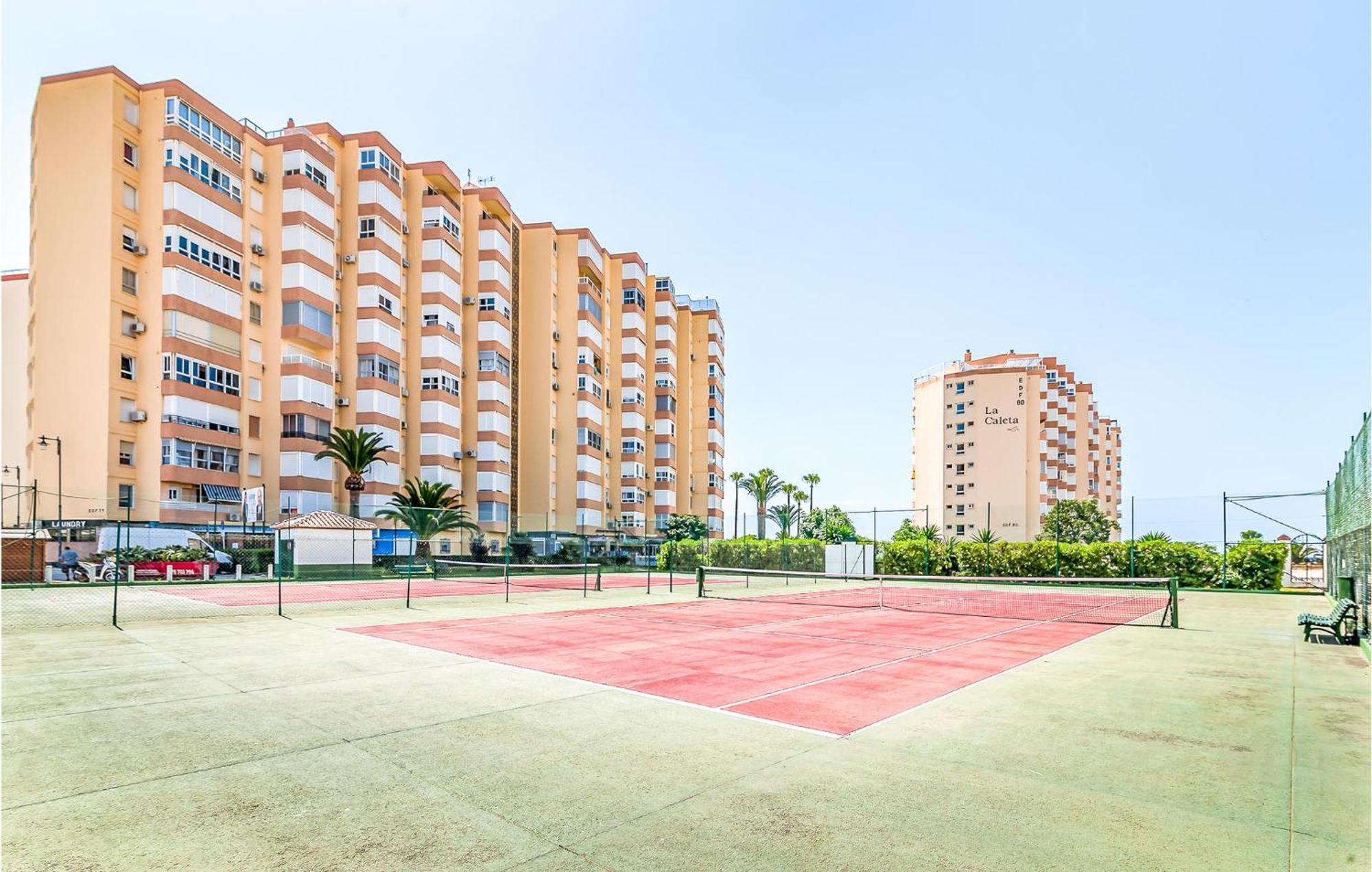 Beautiful With Pool Apartment