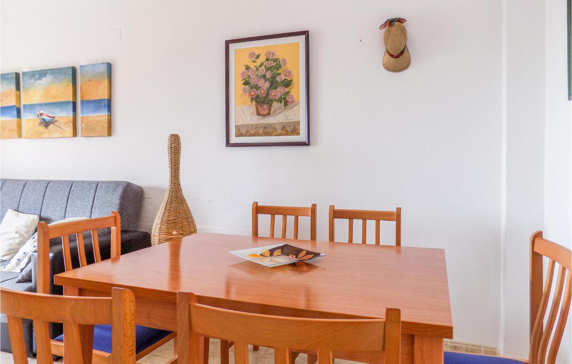 Apartment 2 Bedroom Beautiful In *