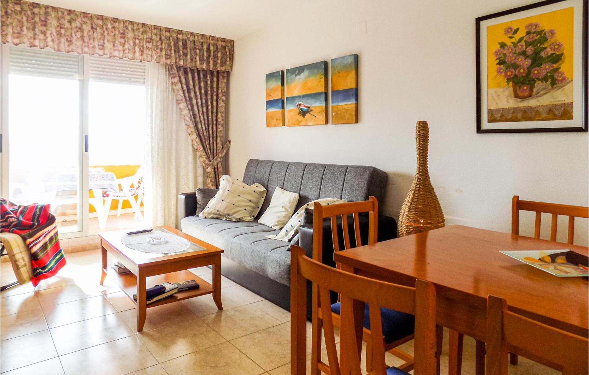Apartment 2 Bedroom Beautiful In *