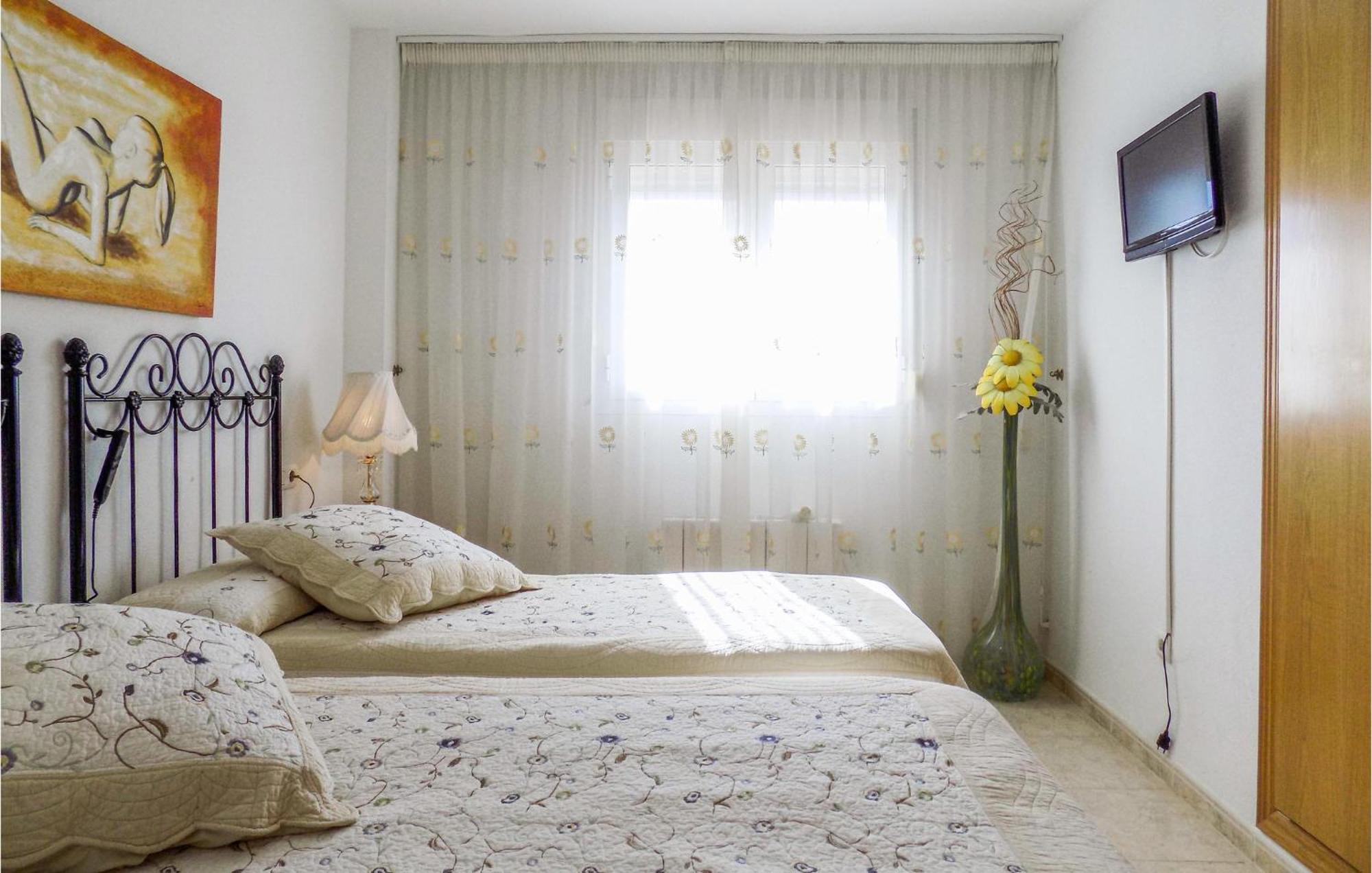 2 Bedroom Beautiful In *