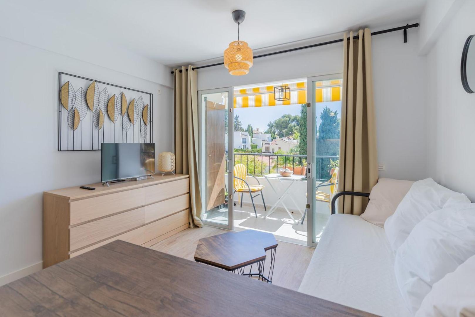 Guestready - Chasing The Sun In Malaga *