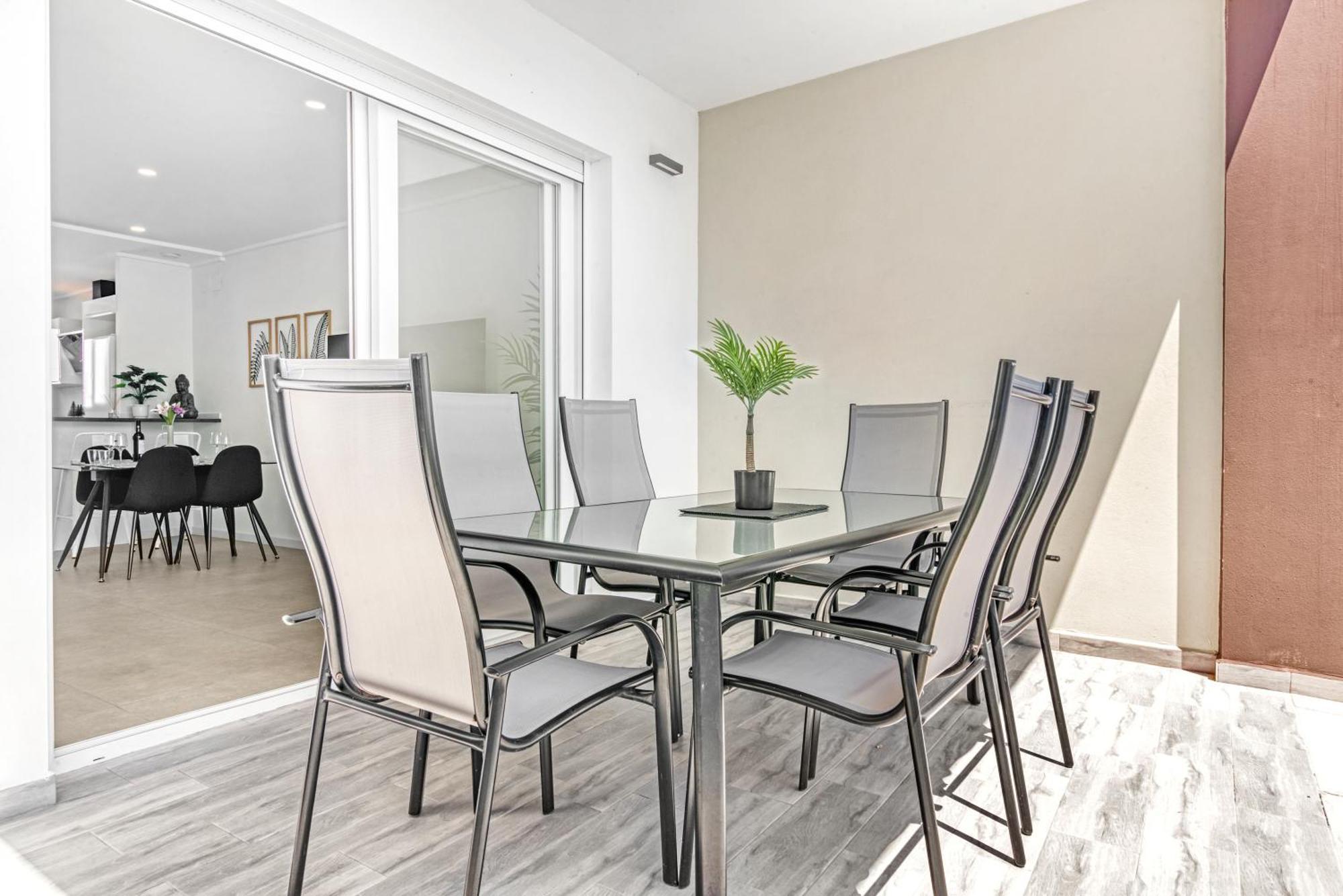 Holiday home Horizon Blue I Private Pool Luxe I Free Parking I 3br *
