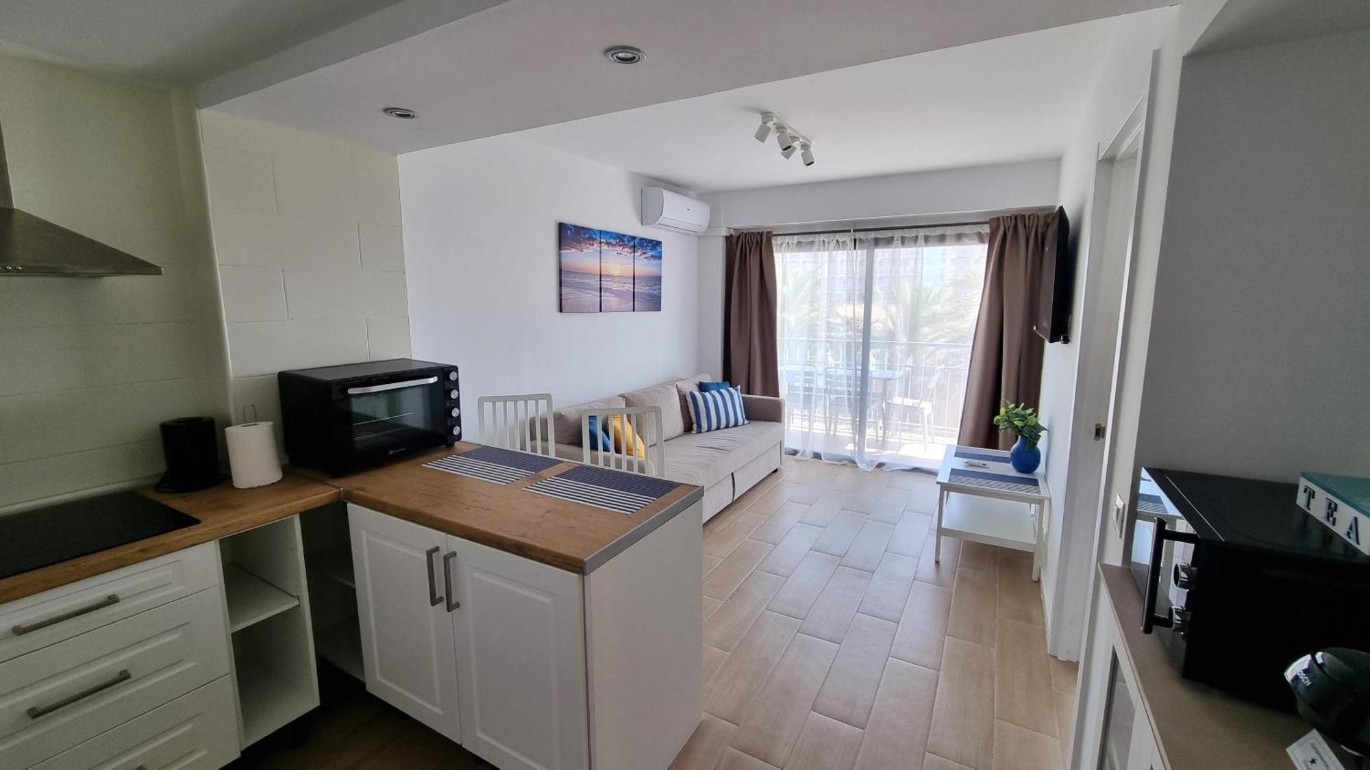 Maite Blue Beachfront Apartamento *