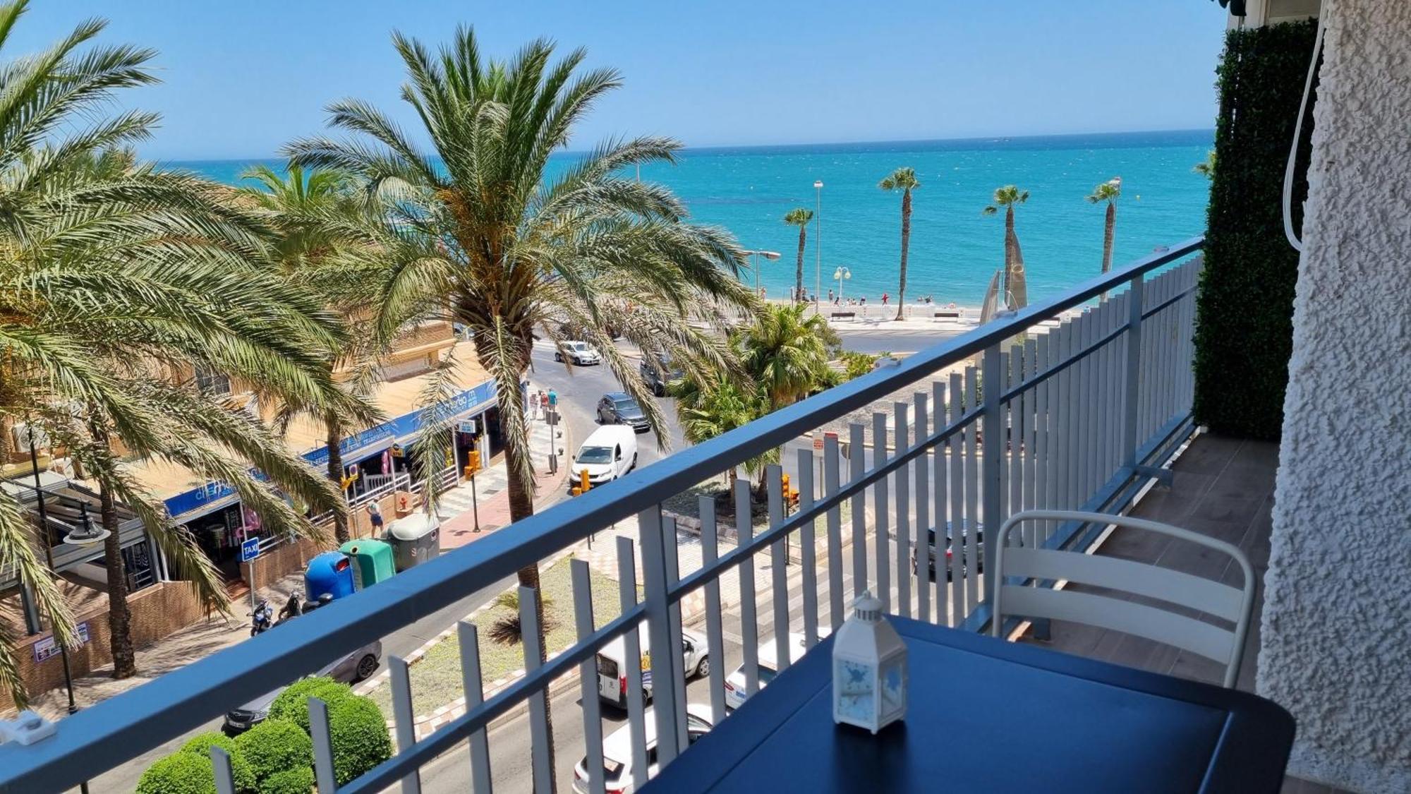 Maite Blue Beachfront Apartamento