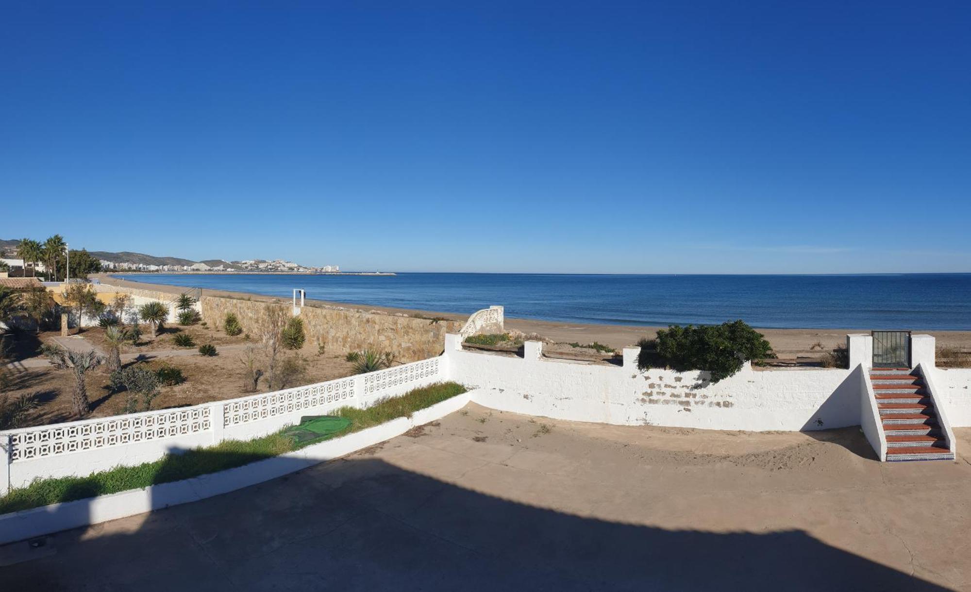 Vacansis Privada En Una A Un Paso Del Mar En