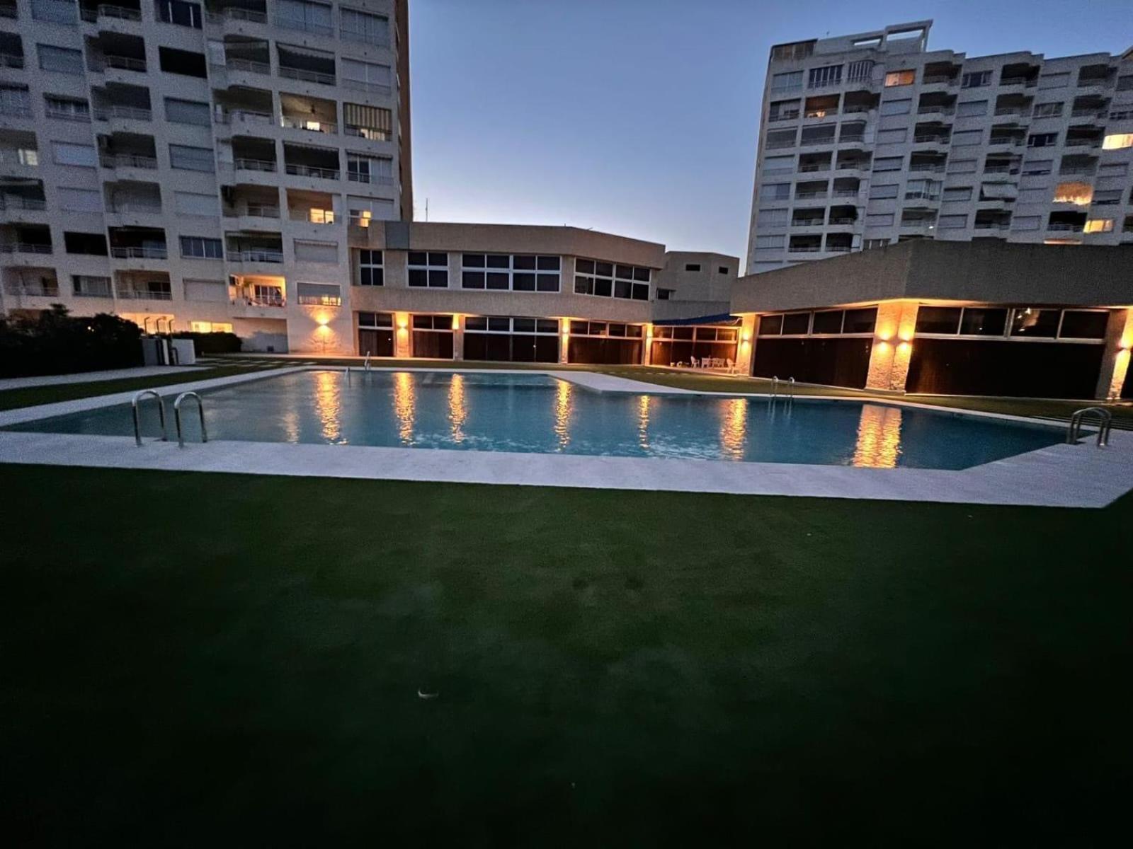Luxe Beach One By Gloove Apartment *