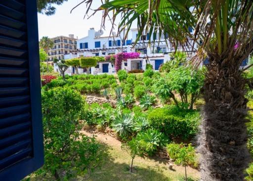 Newly Renovated 2 Bedroom Beachfront House