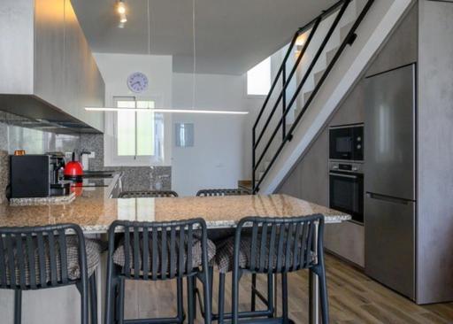 Newly Renovated 2 Bedroom Beachfront House * Sitio de Calahonda
