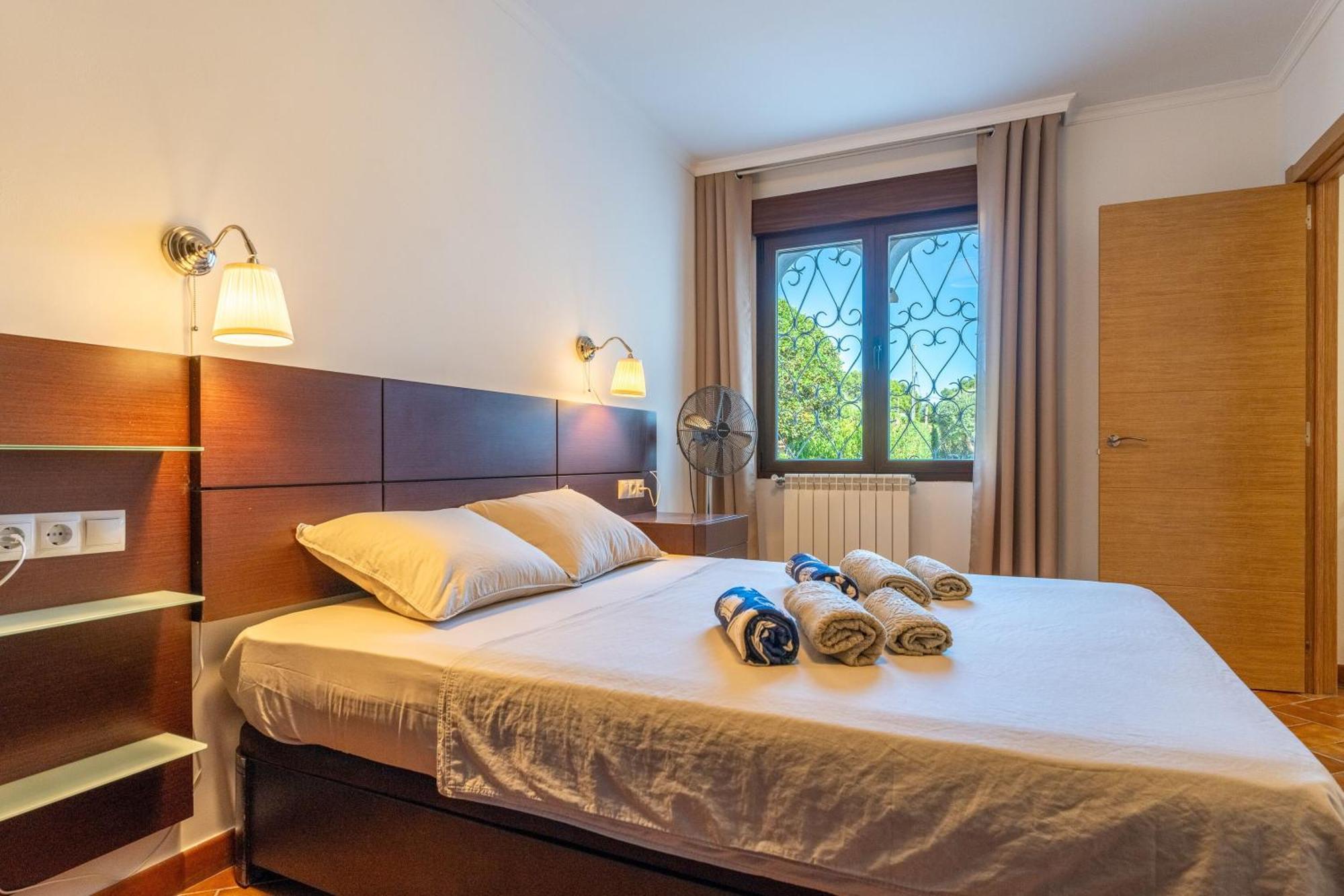 Villa Blau Mar, 5 Bedroom With Private Pool Costa Dorada 100m From The Miami Platja (Miami Playa)