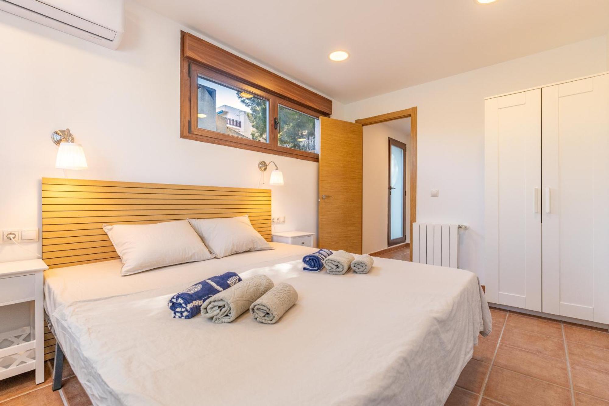 Blau Mar, 5 Bedroom With Private Pool Costa Dorada 100m From The Villa Miami Platja (Miami Playa)