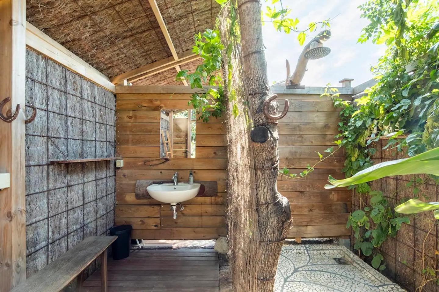 Luxury tent Stone Pines Eco Glamping Los Canos De Meca