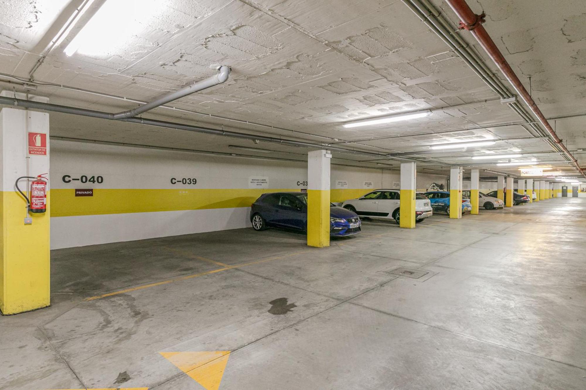 Apartment 25 With Free Parking And Pool
