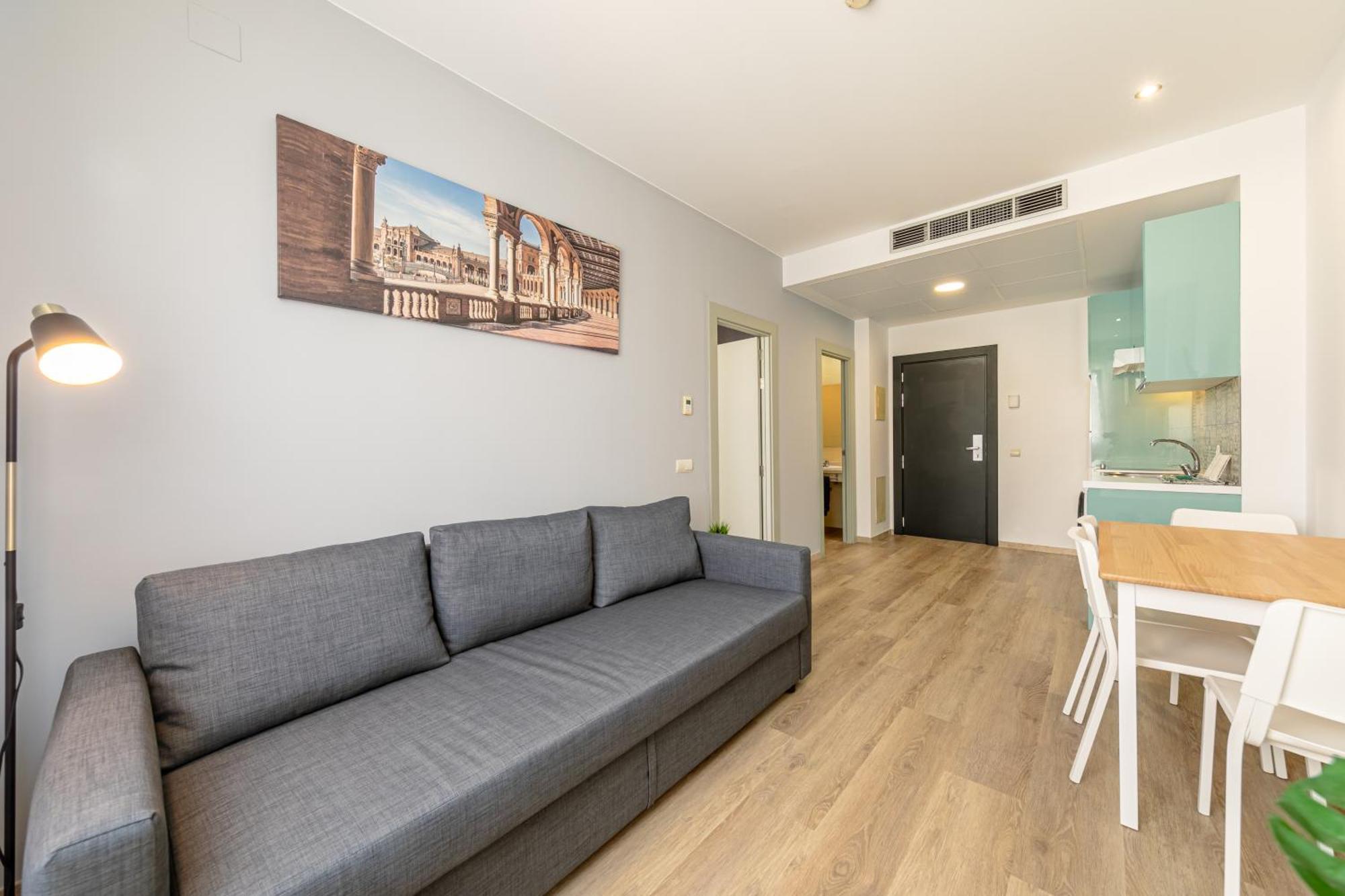 25 With Free Parking And Pool Apartment *