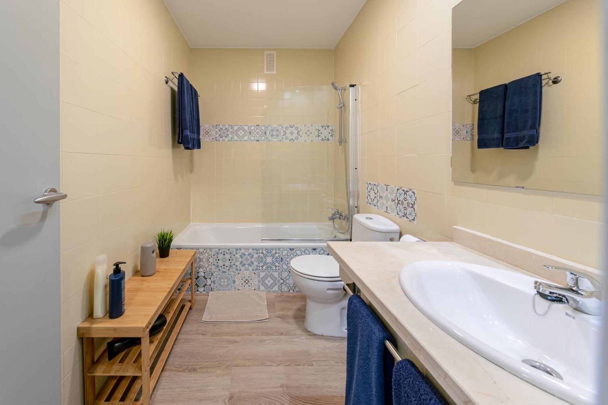 Apartment 25 With Free Parking And Pool