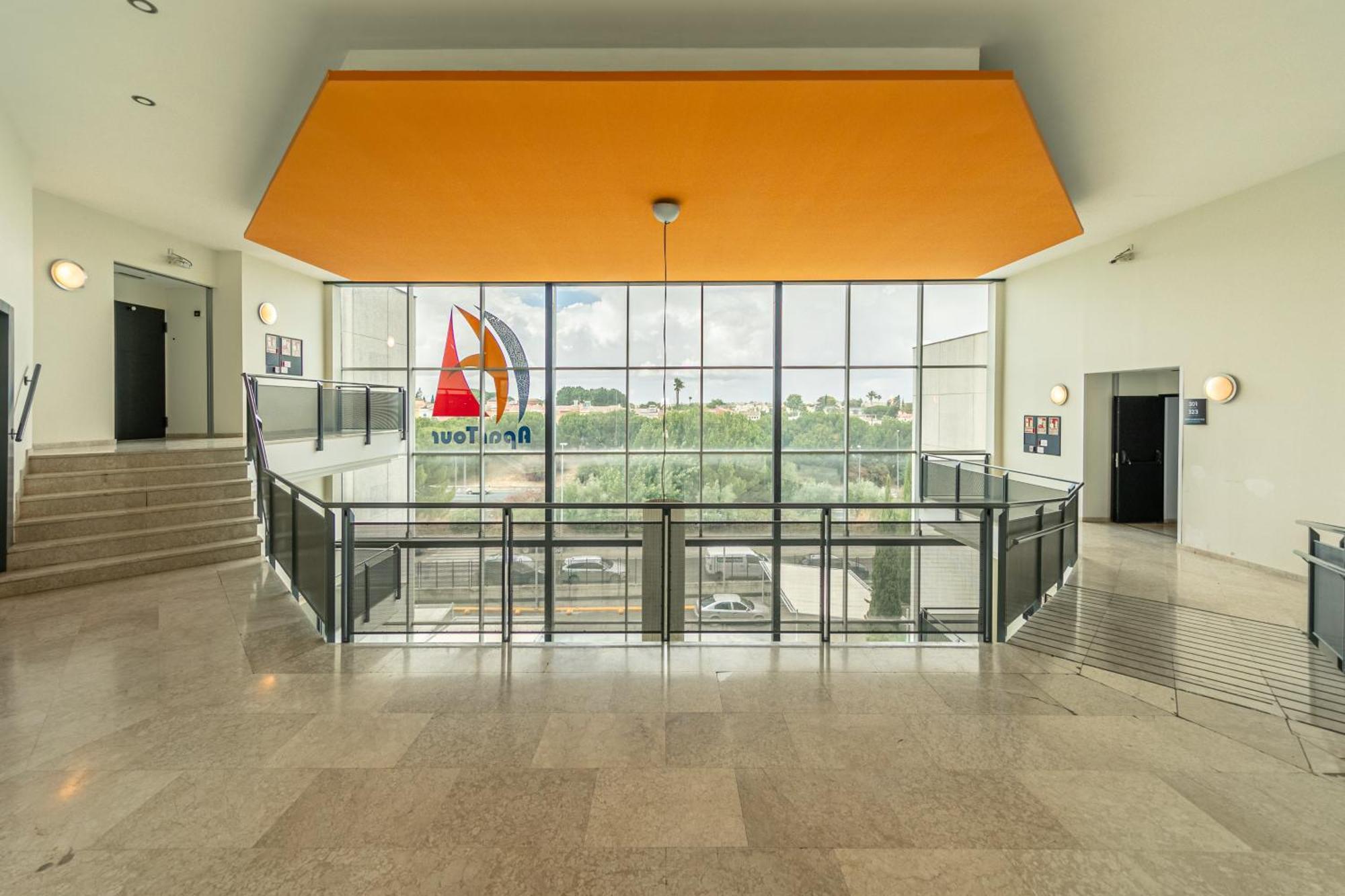 25 With Free Parking And Pool Apartment