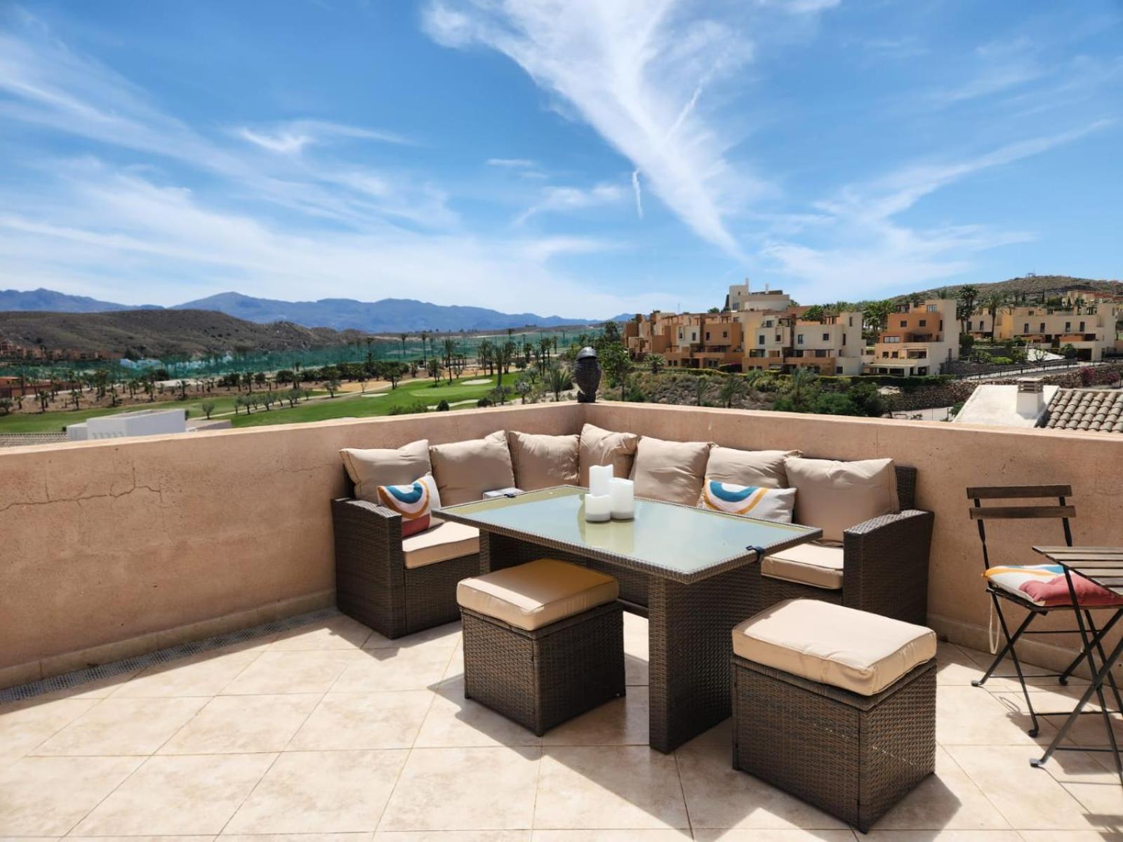 Atico Esquinero Con Preciosas Vistas Al Valle Del Golf Con Piscina Comunitaria! * Vera