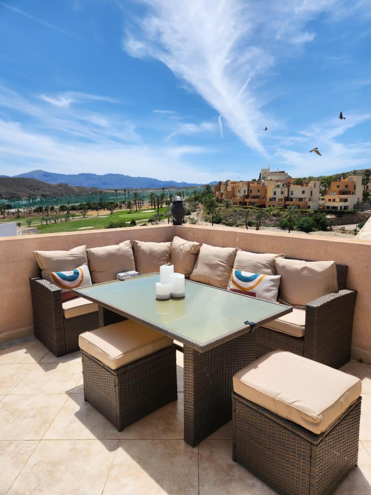 Apartment Atico Esquinero Con Preciosas Vistas Al Valle Del Golf Con Piscina Comunitaria! *