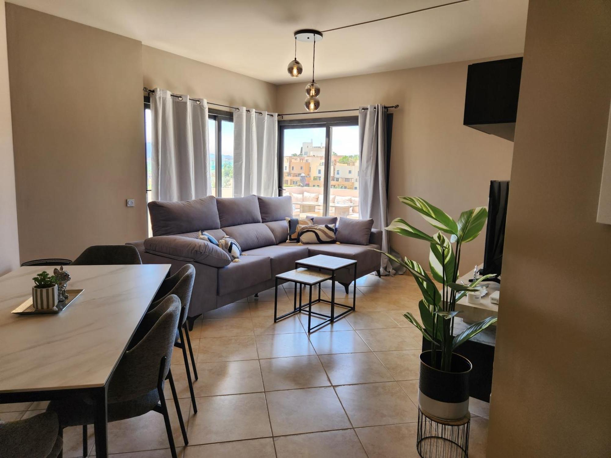 Atico Esquinero Con Preciosas Vistas Al Valle Del Golf Con Piscina Comunitaria! Apartment