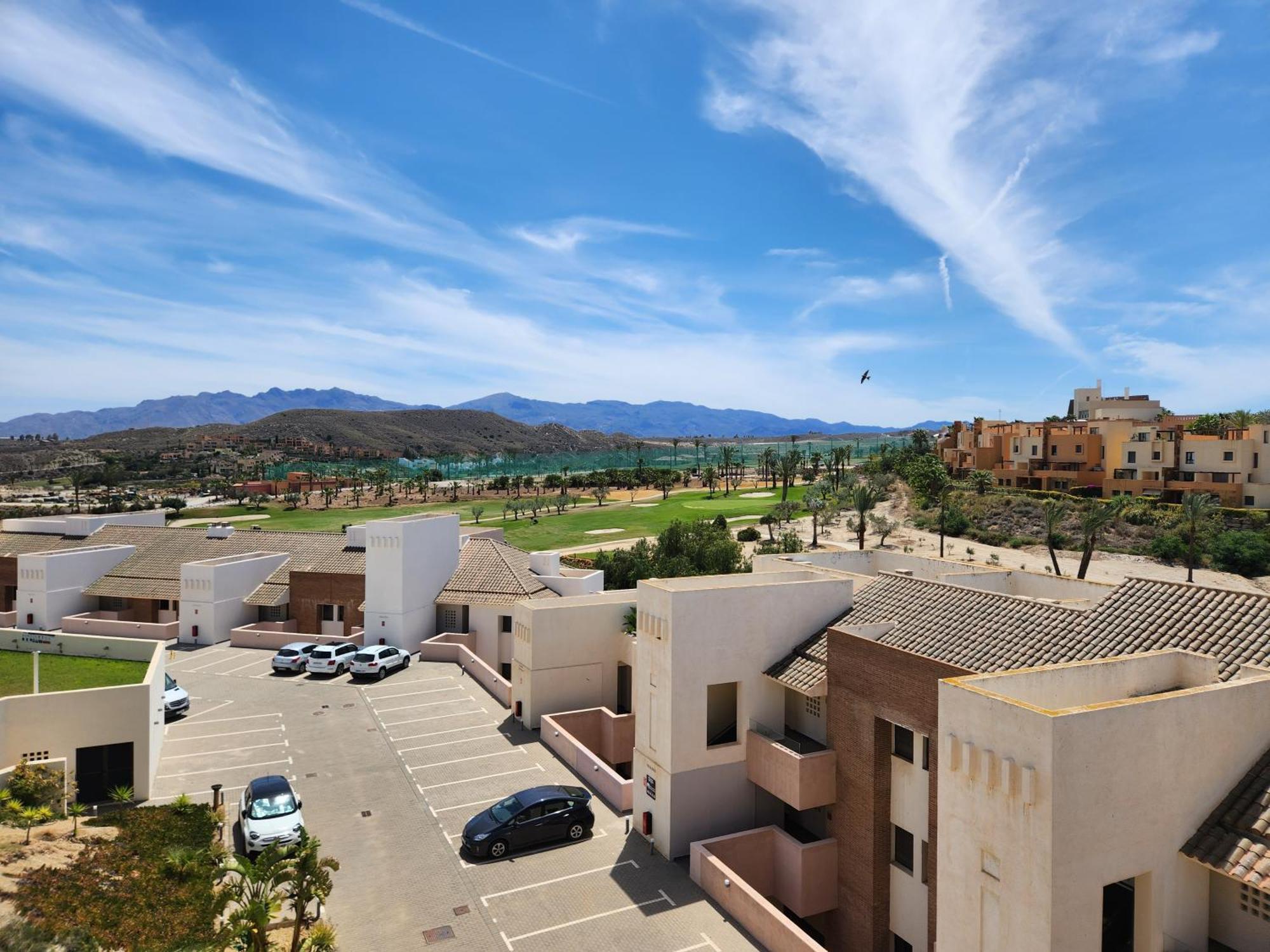 Apartment Atico Esquinero Con Preciosas Vistas Al Valle Del Golf Con Piscina Comunitaria! *