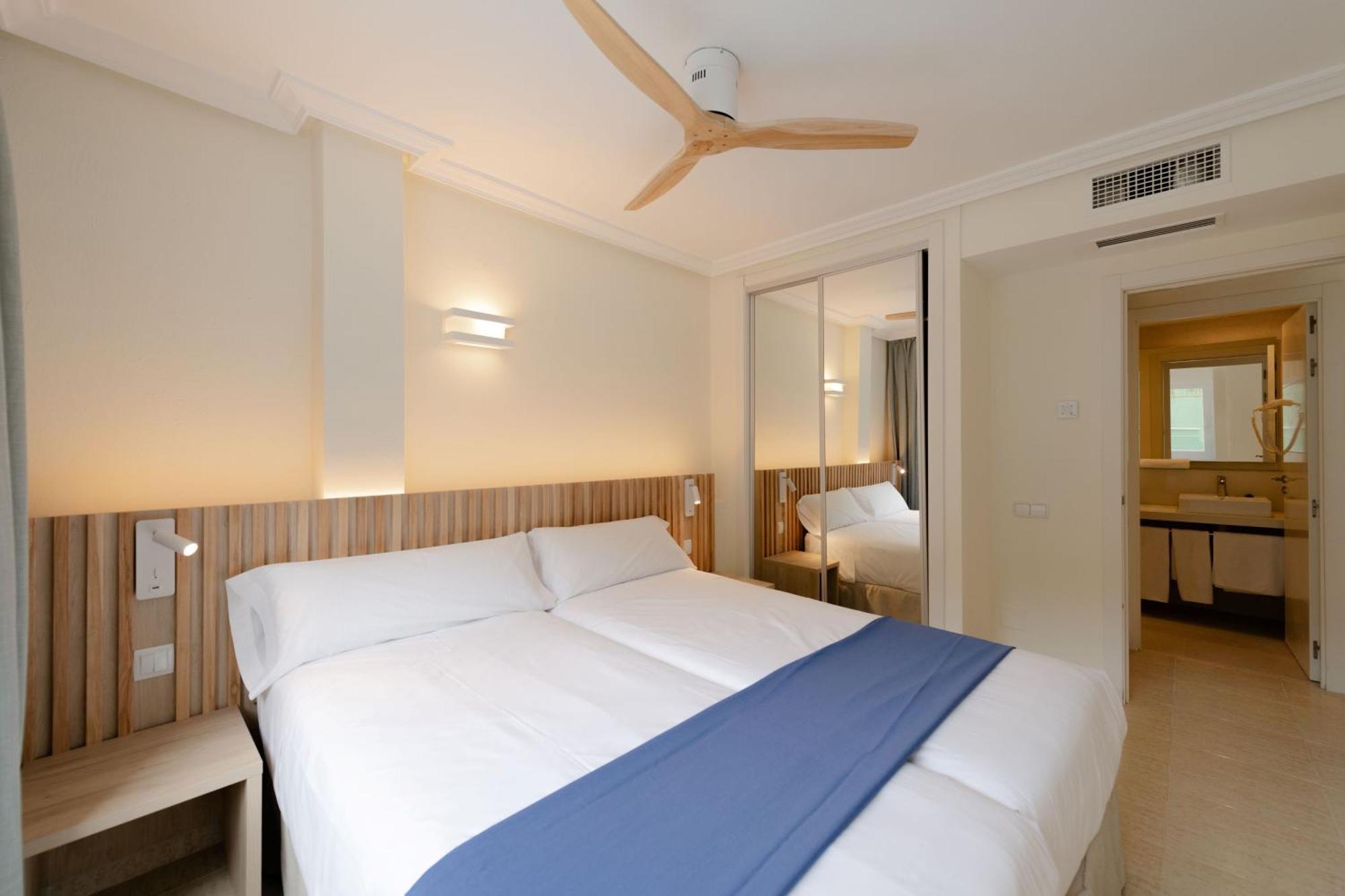 Apartahotel El Pinar Cala Llonga (Ibiza)