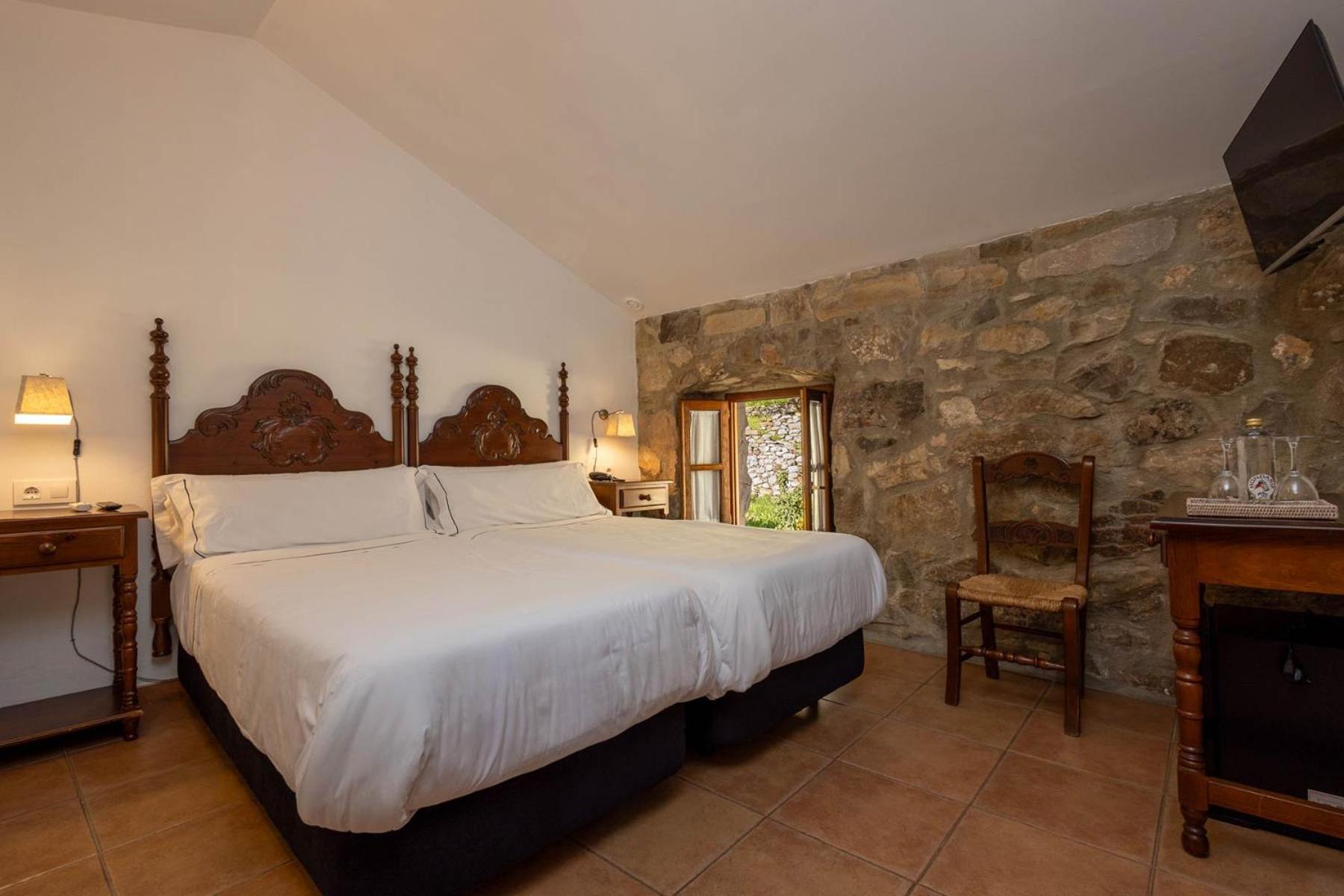 Tugasa La Hotel