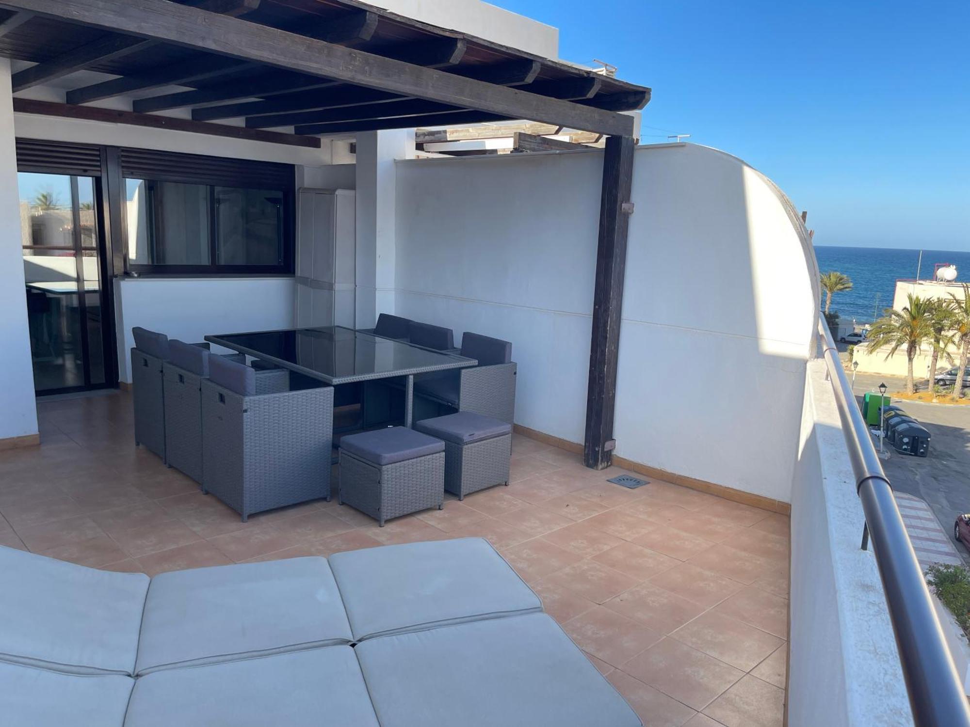 ático Con Terraza Y Vistas En Apartamento