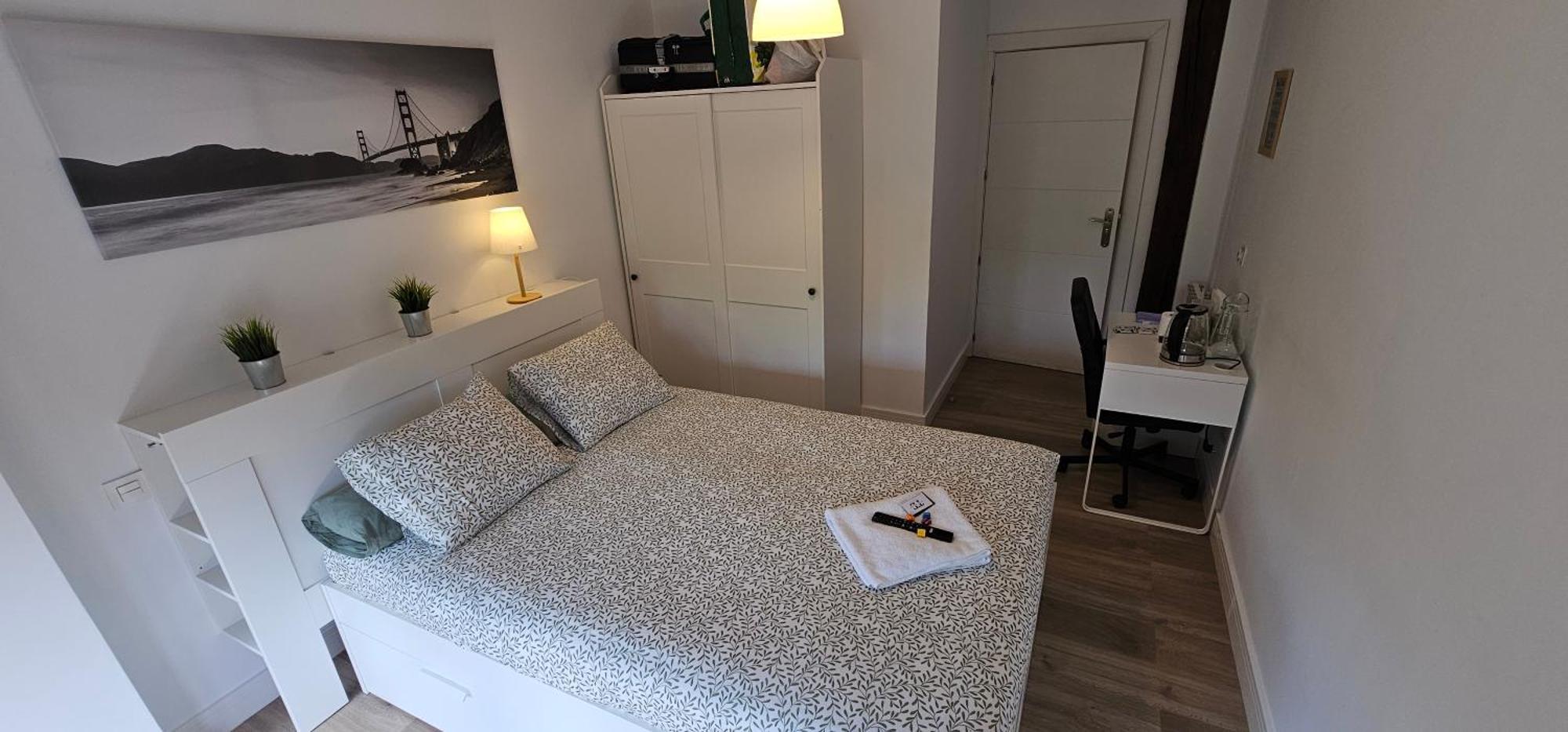 2. Habitación Doble A 8 Km De Bilbao. Baño Compartido Habitación en casa particular Galdácano